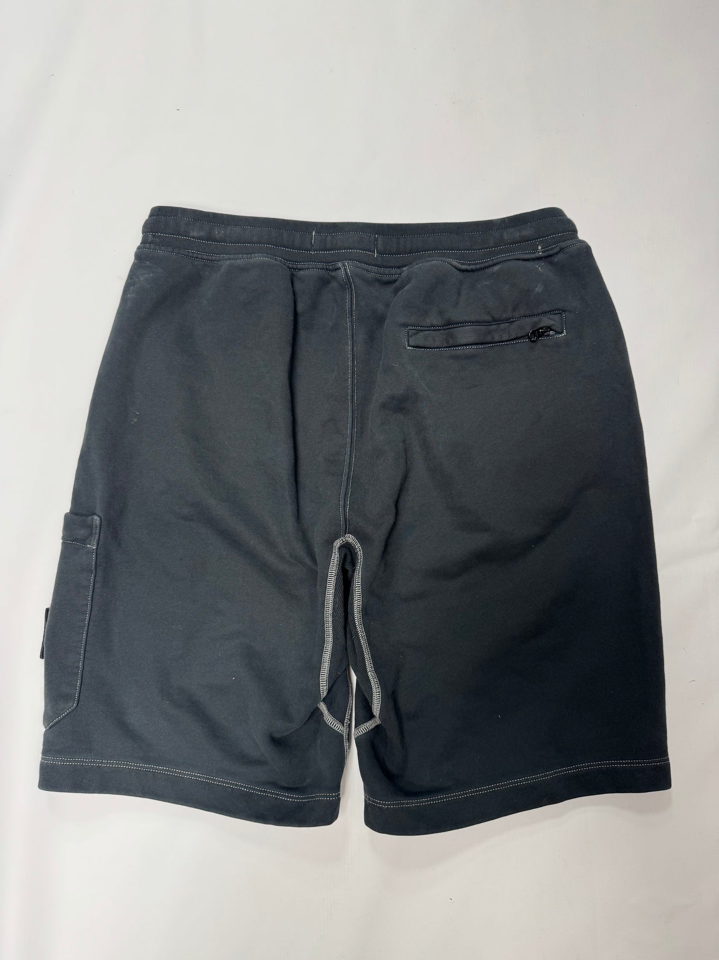 Stone island contrast stitch jogger shorts (M)