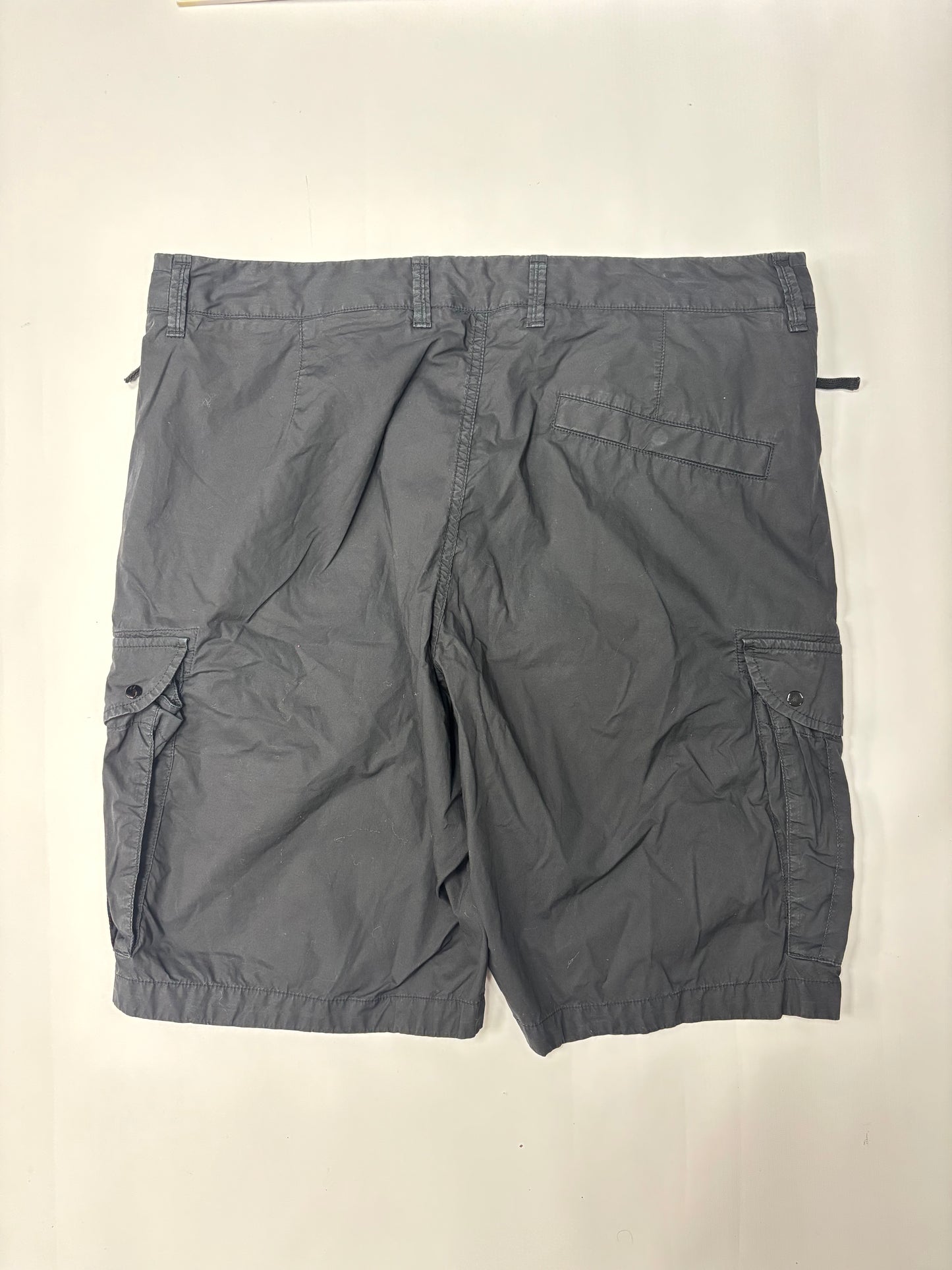 Stone island cargo shorts (34W)