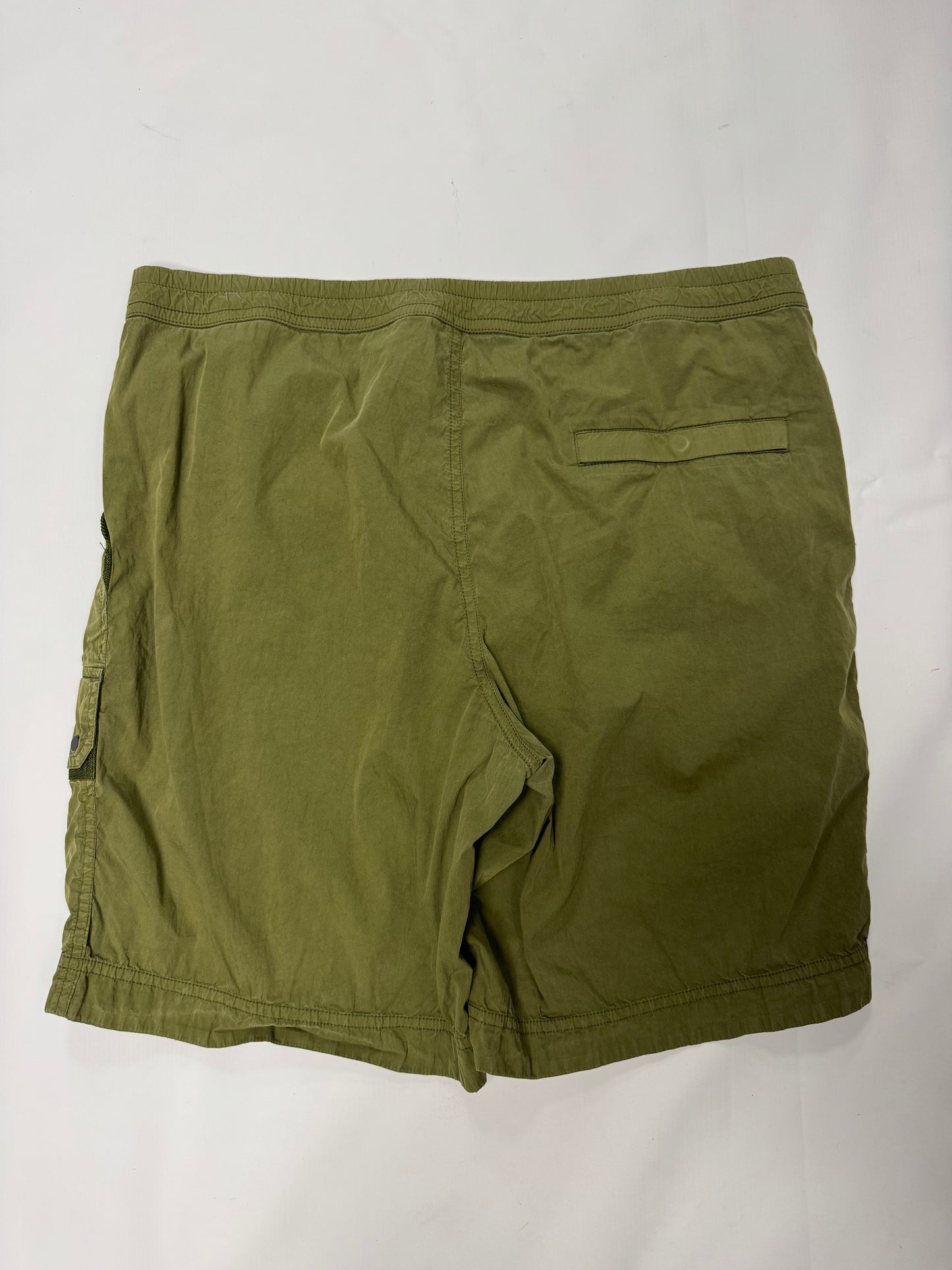 Stone island shorts (L)