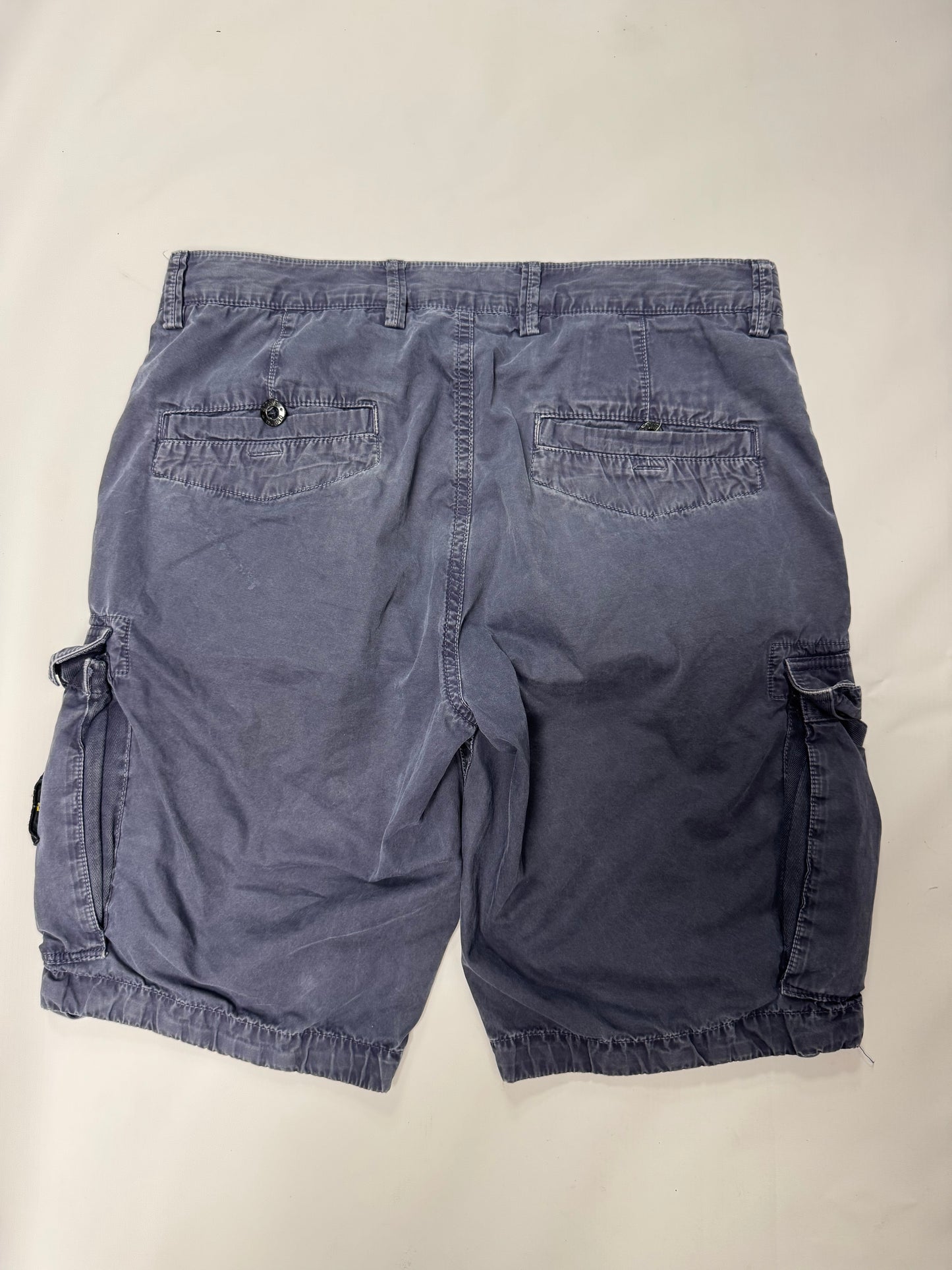 Stone island cargo shorts (30W)