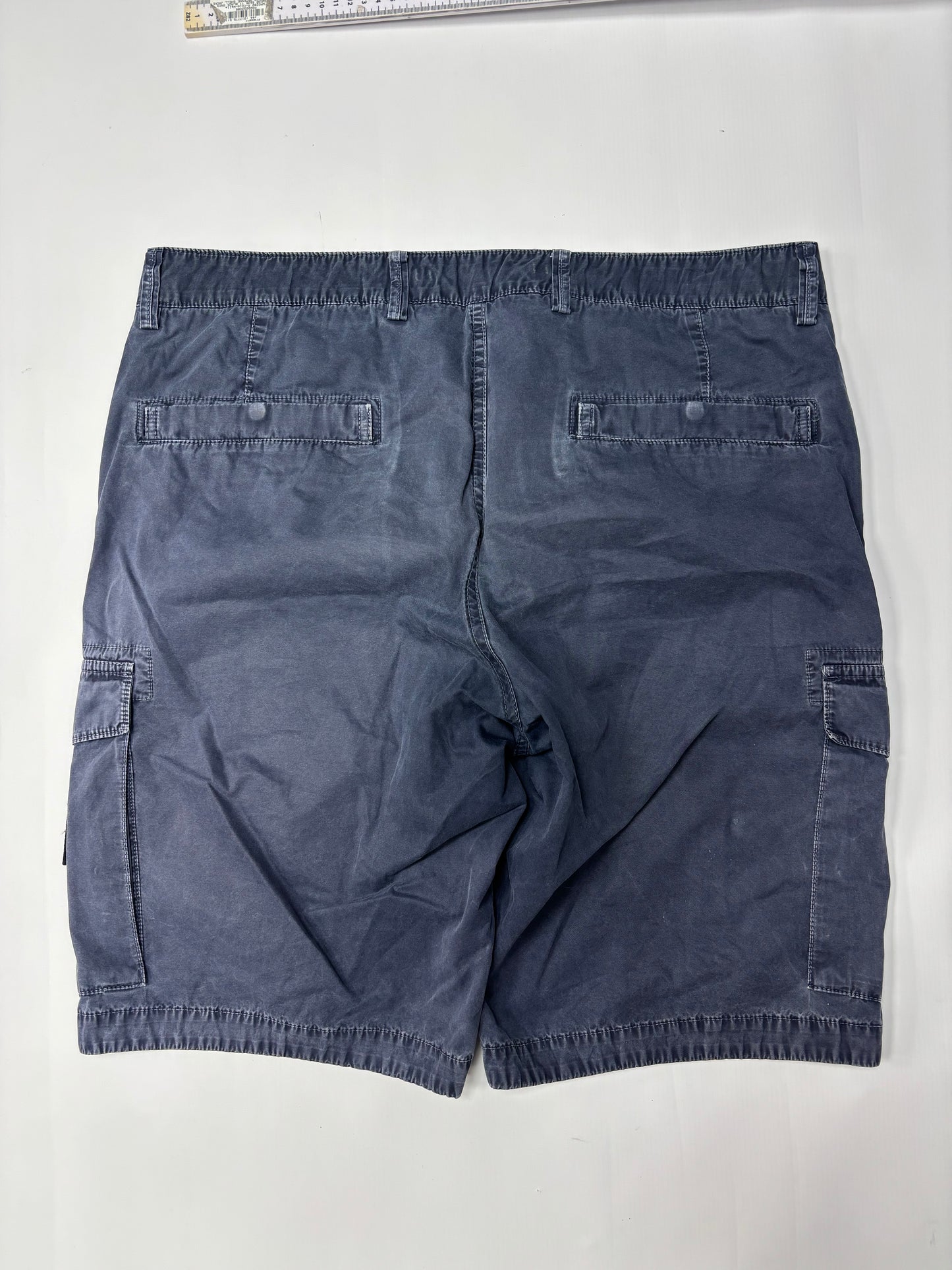 Stone island cargo shorts (36W)