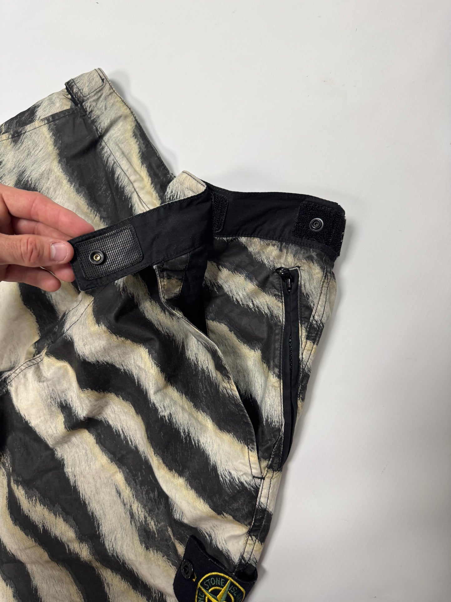 Stone island white tiger camo shorts (W30)