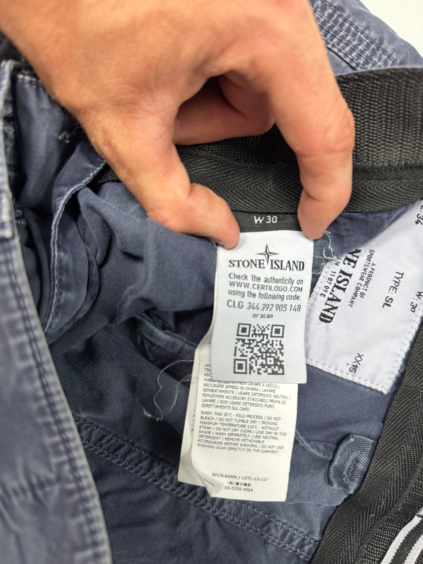 Stone island cargo shorts (30W)