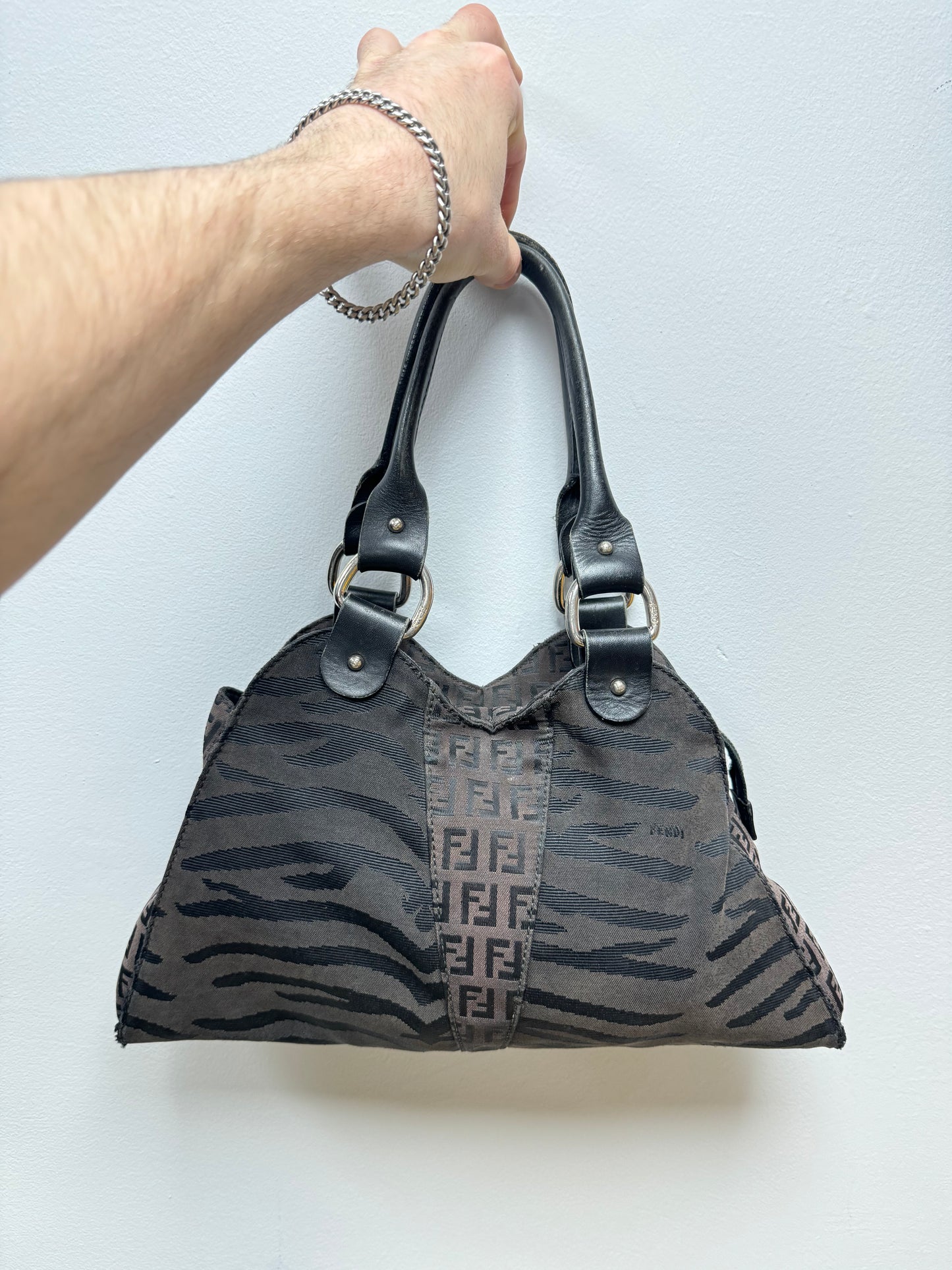 Fendi trapezio handbag (OS)