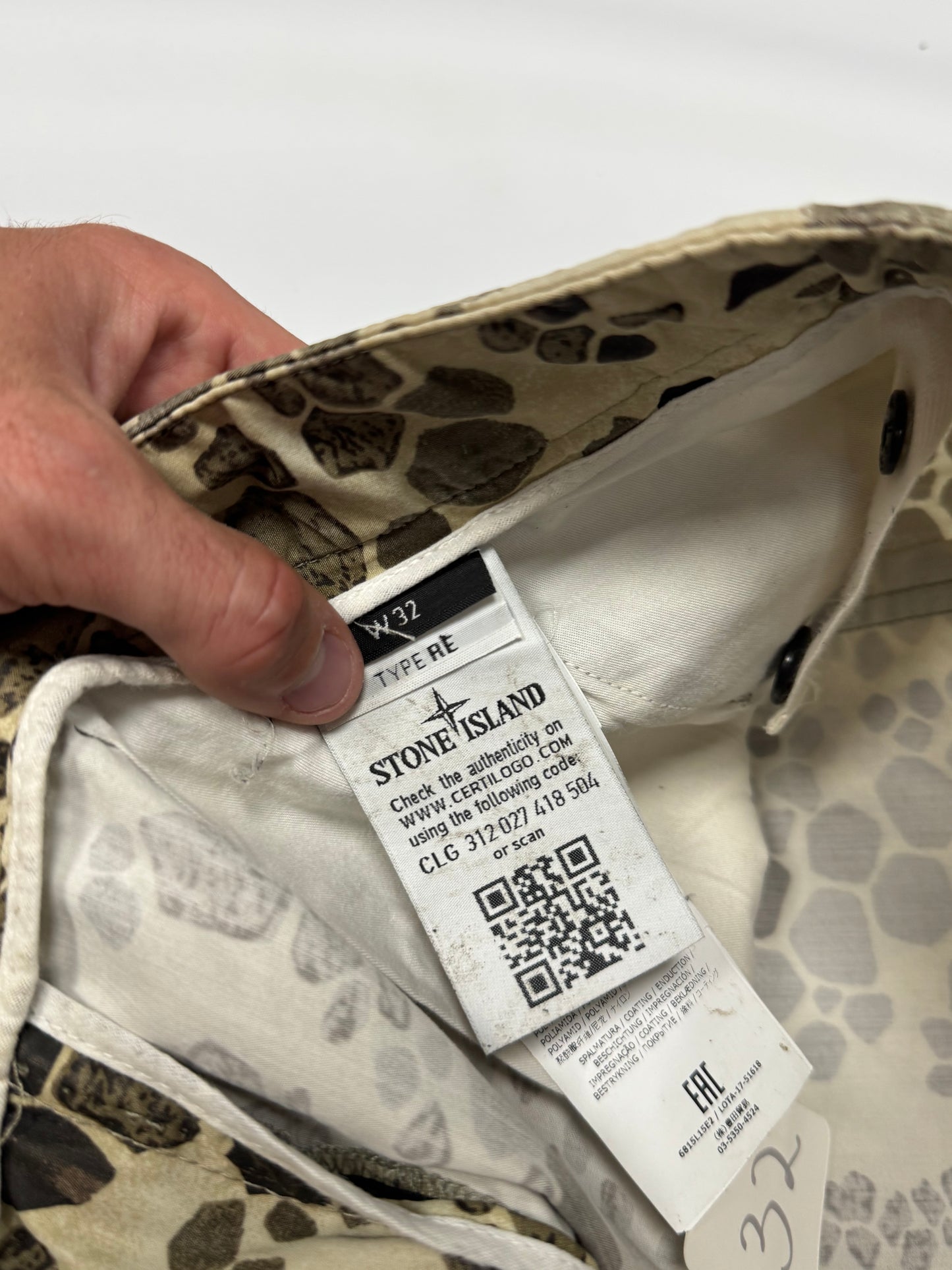 Stone island alligator camo shorts (W32)