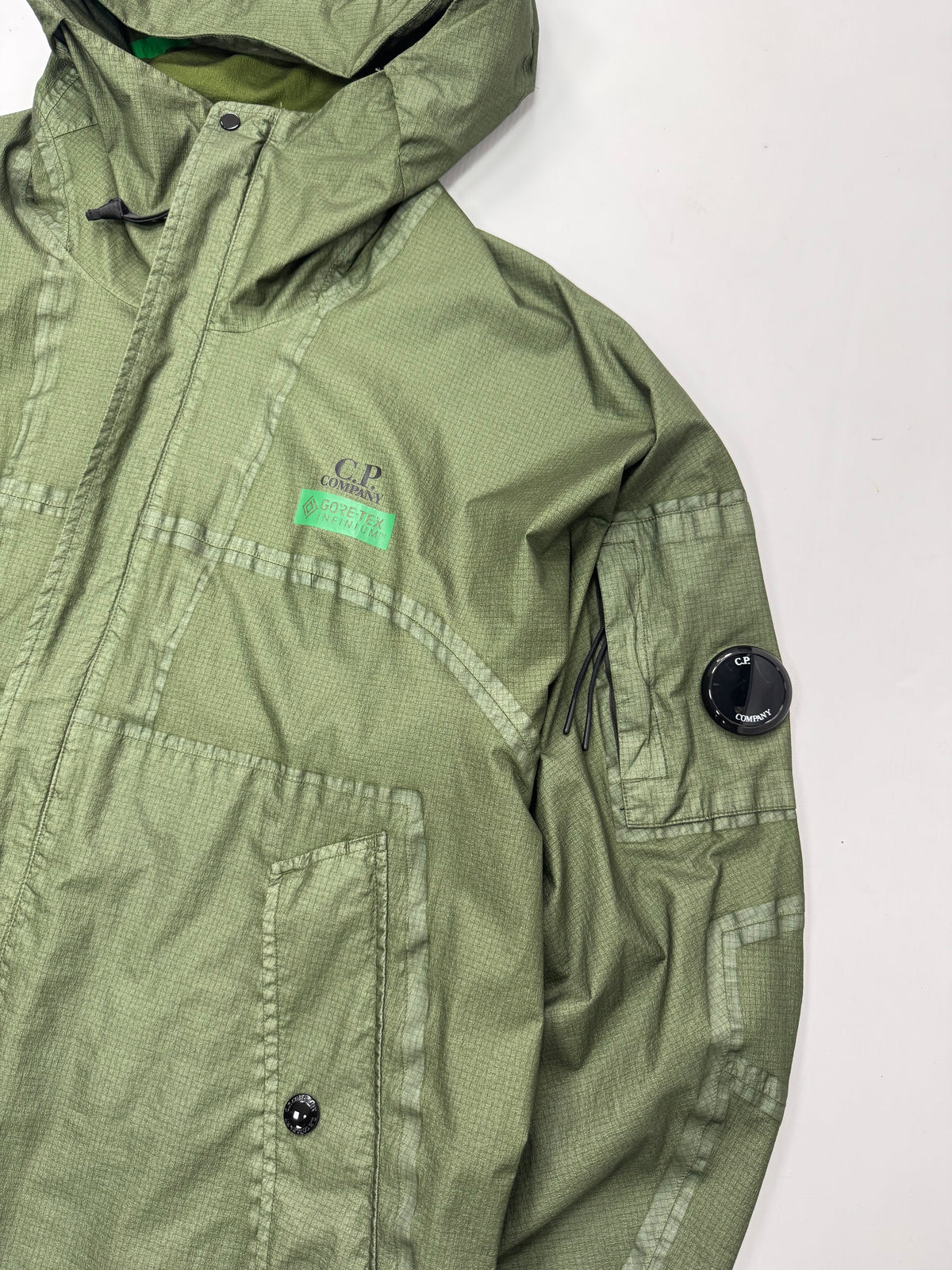 Cp company goretex jacket (L)