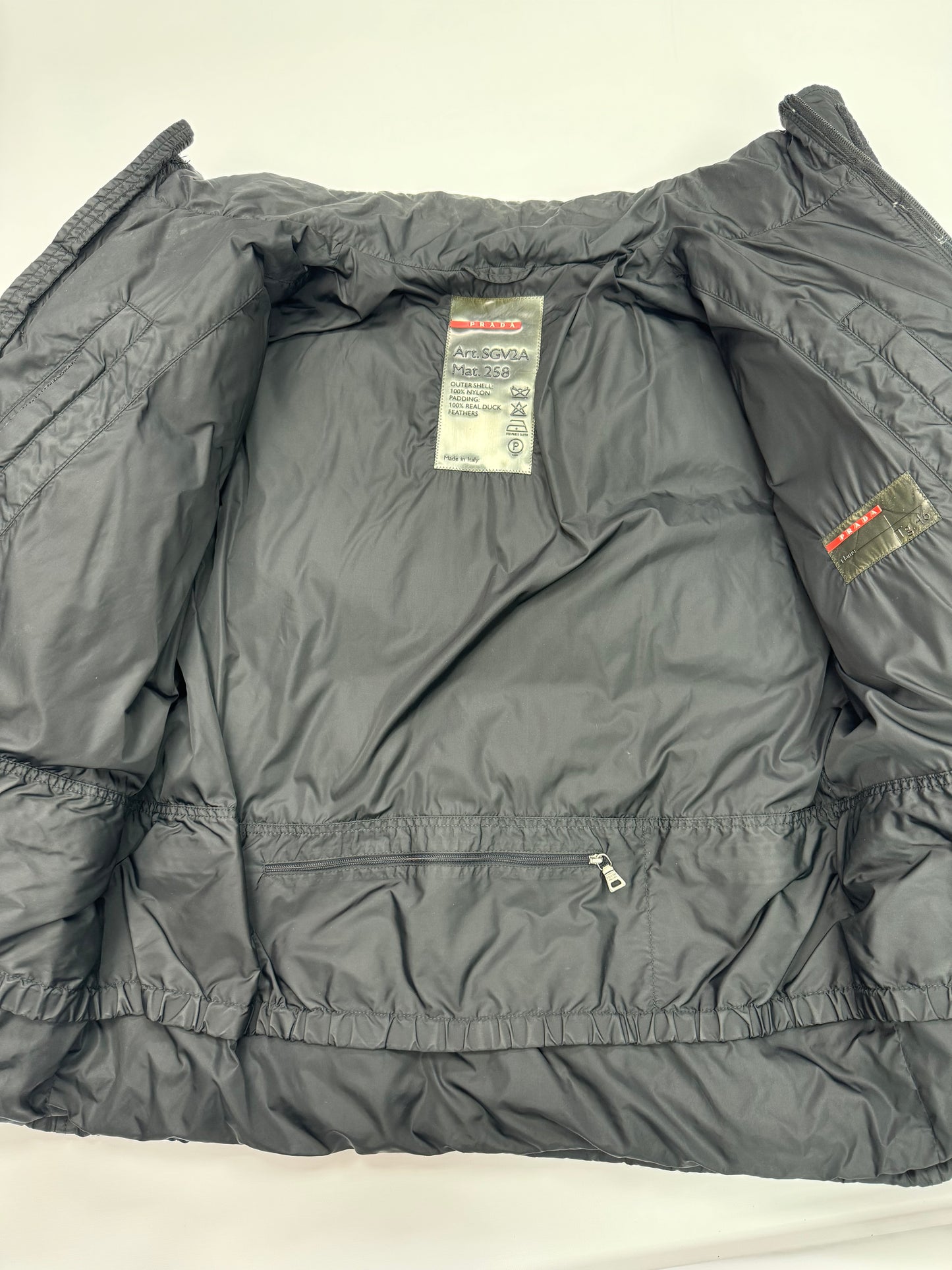 Prada sport puffer jacket (M)