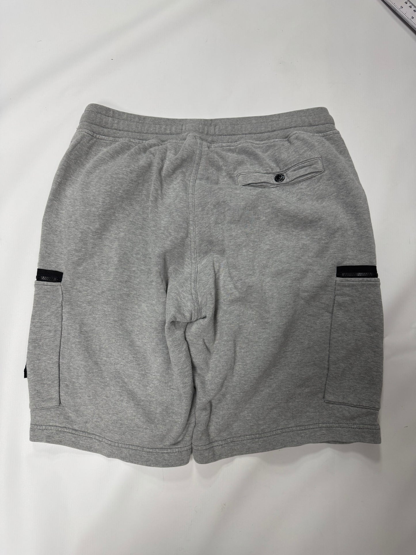 Stone island jogger shorts (L)