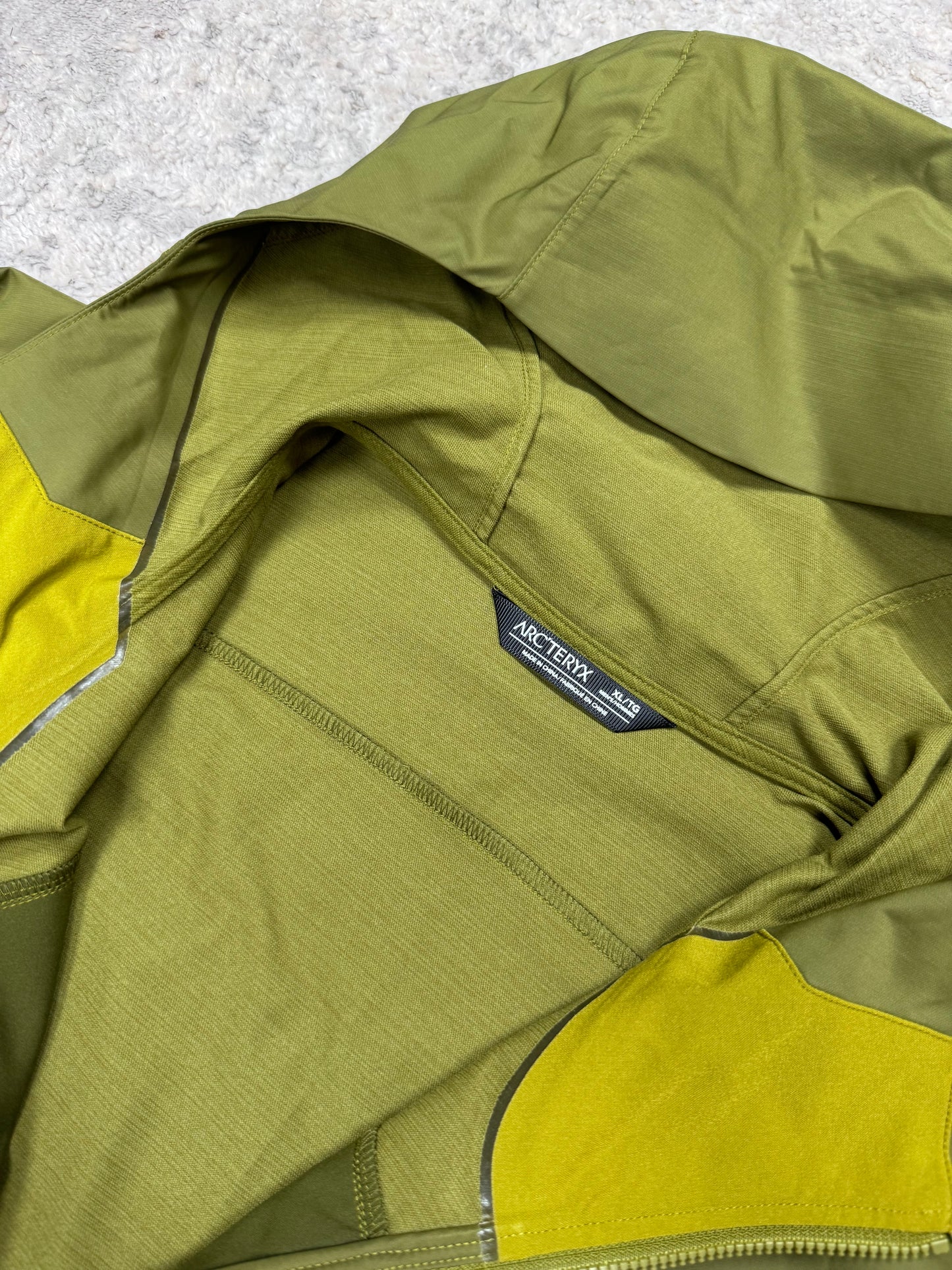 Arcteryx tenquille hooded jacket (XL)