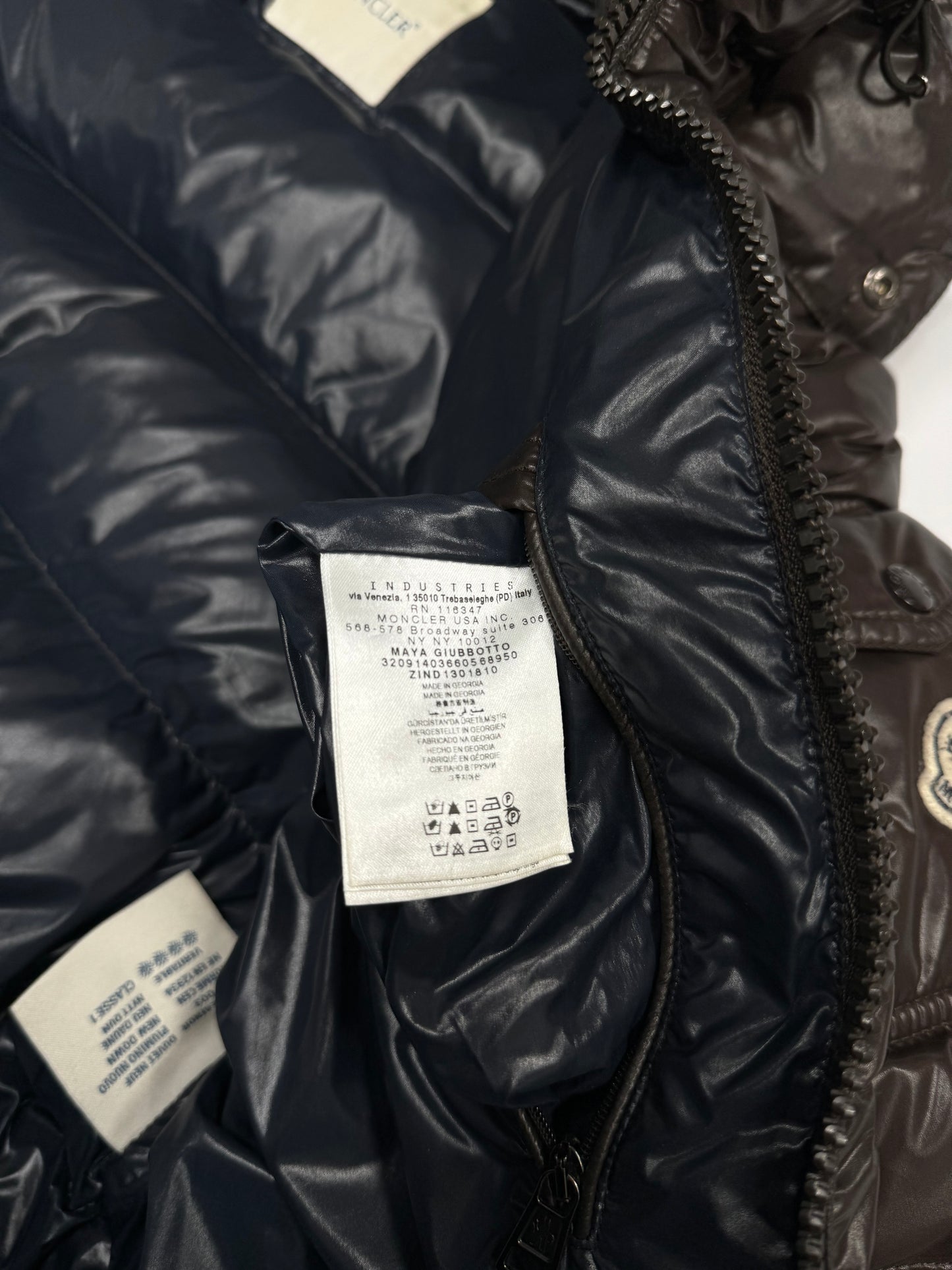 Moncler maya jacket (M)