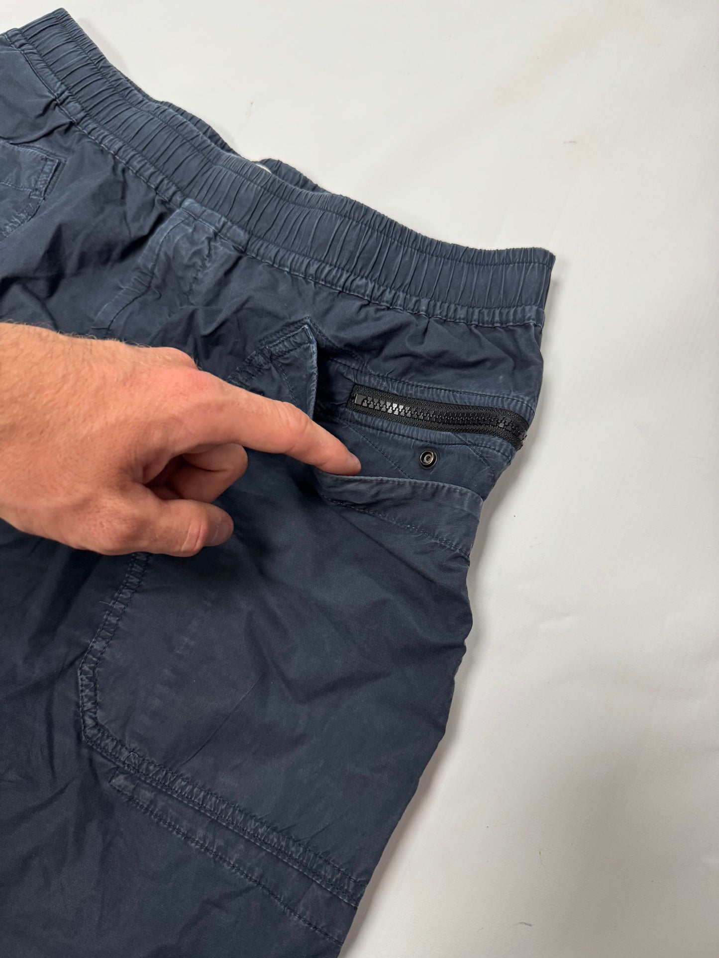 Stone island cargo shorts (W32)
