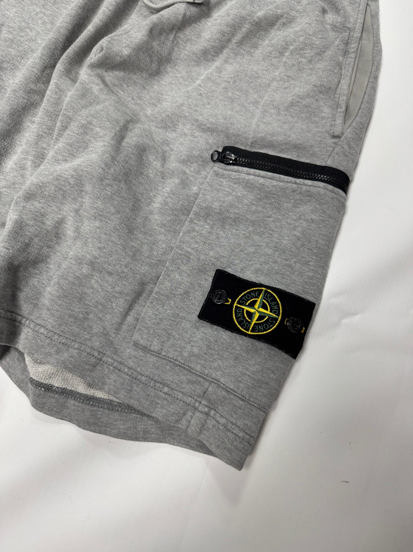 Stone island jogger shorts (L)