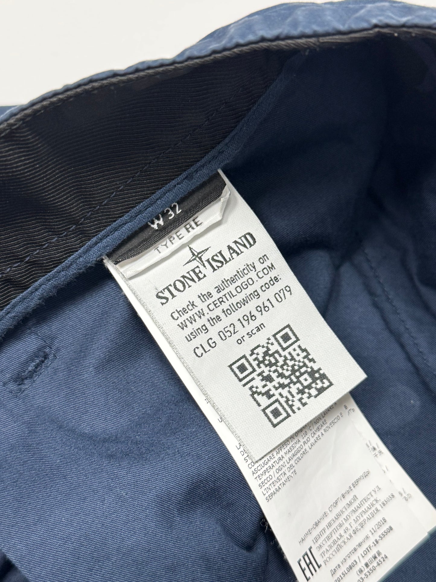 Stone island cargo shorts (32W)