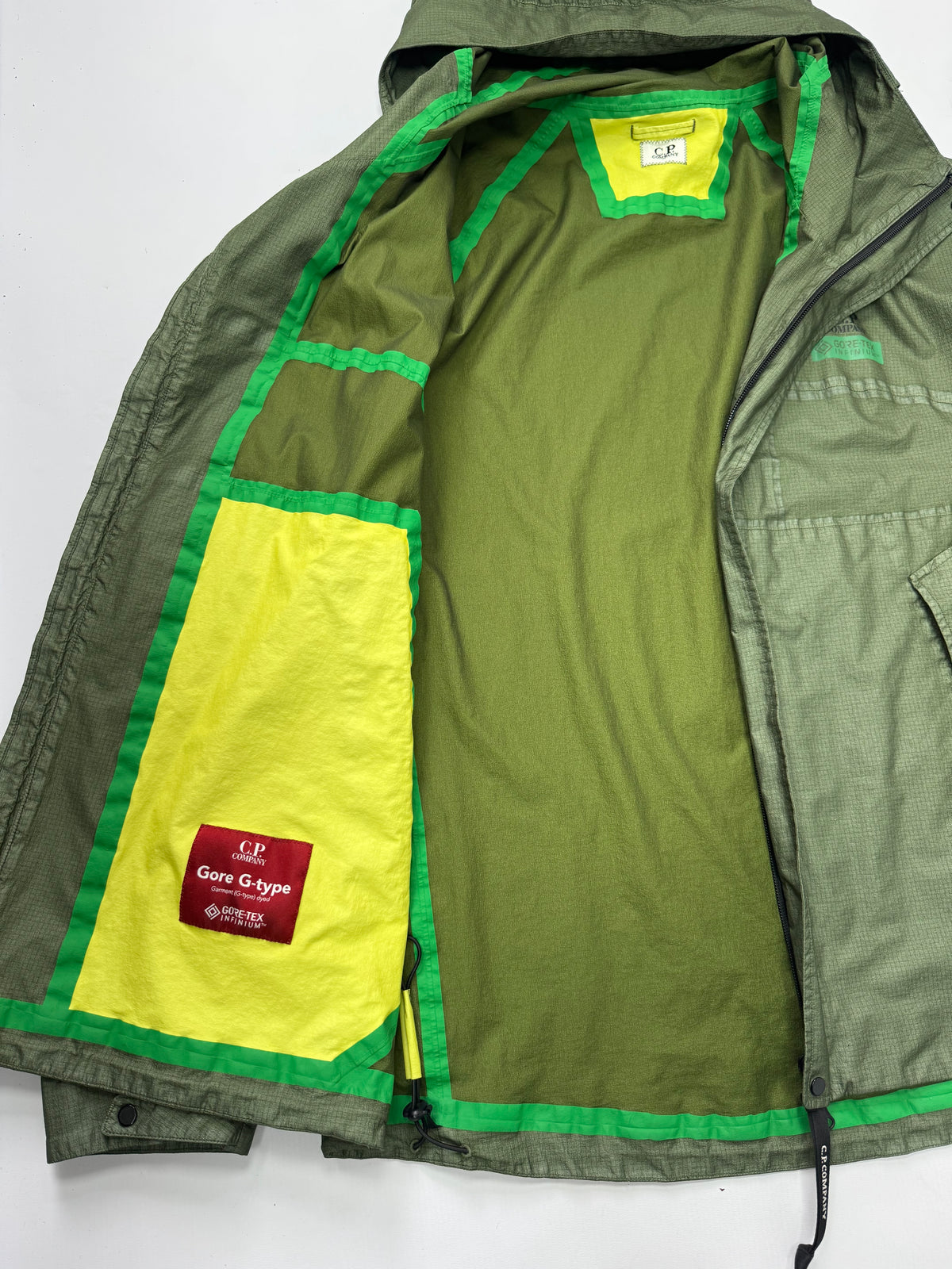 Cp company goretex jacket (L)
