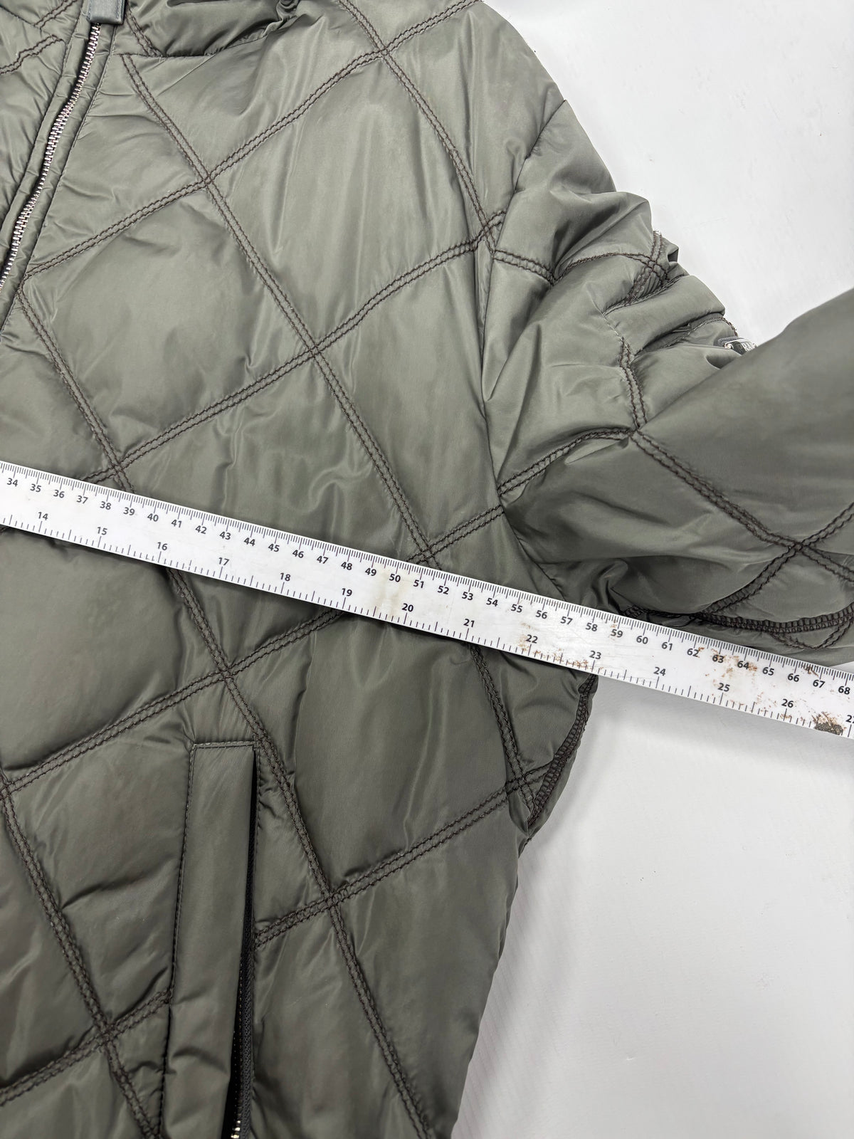 Prada Milano nylon diamond stitch down jacket (L)