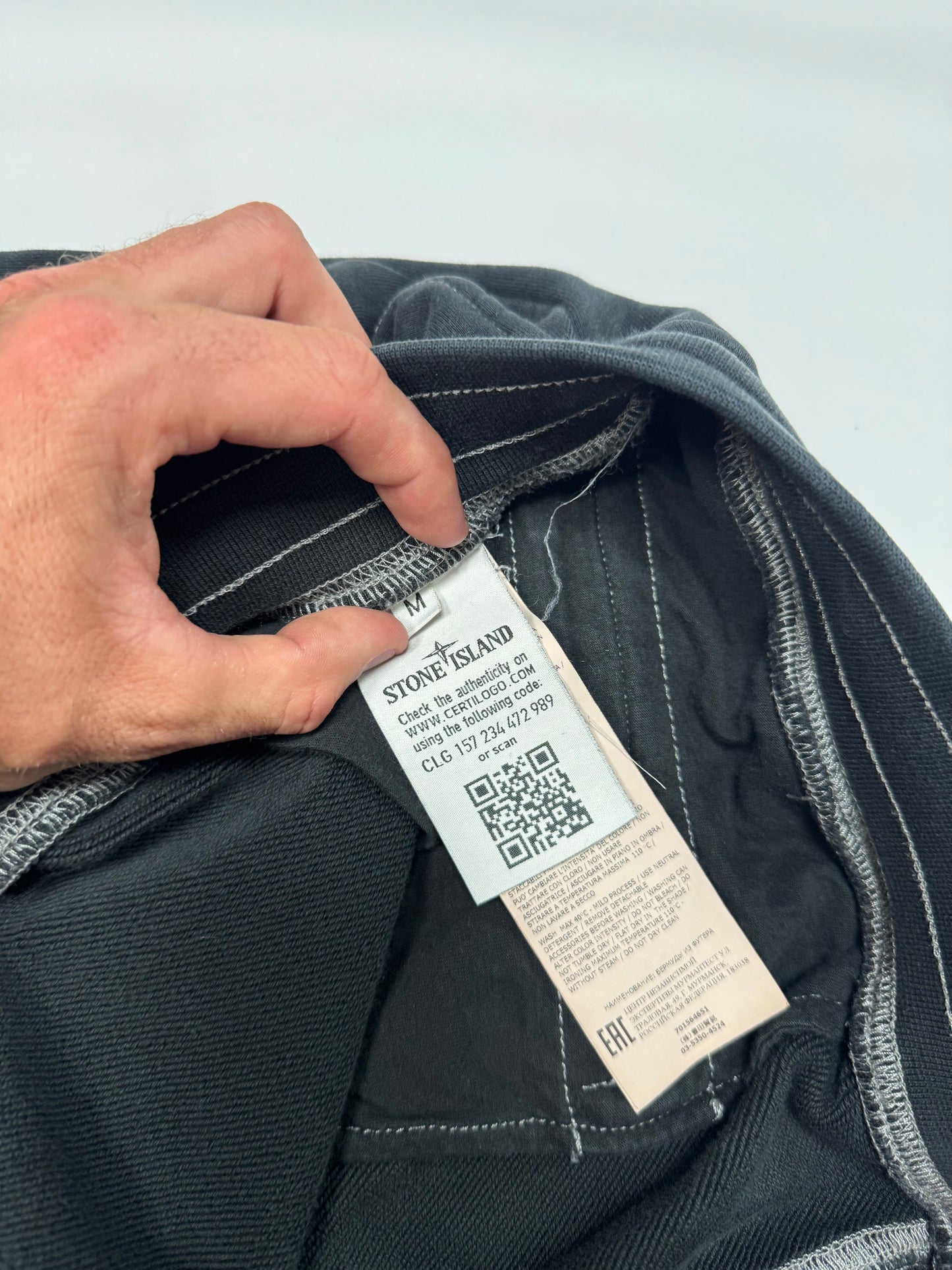 Stone island contrast stitch jogger shorts (M)