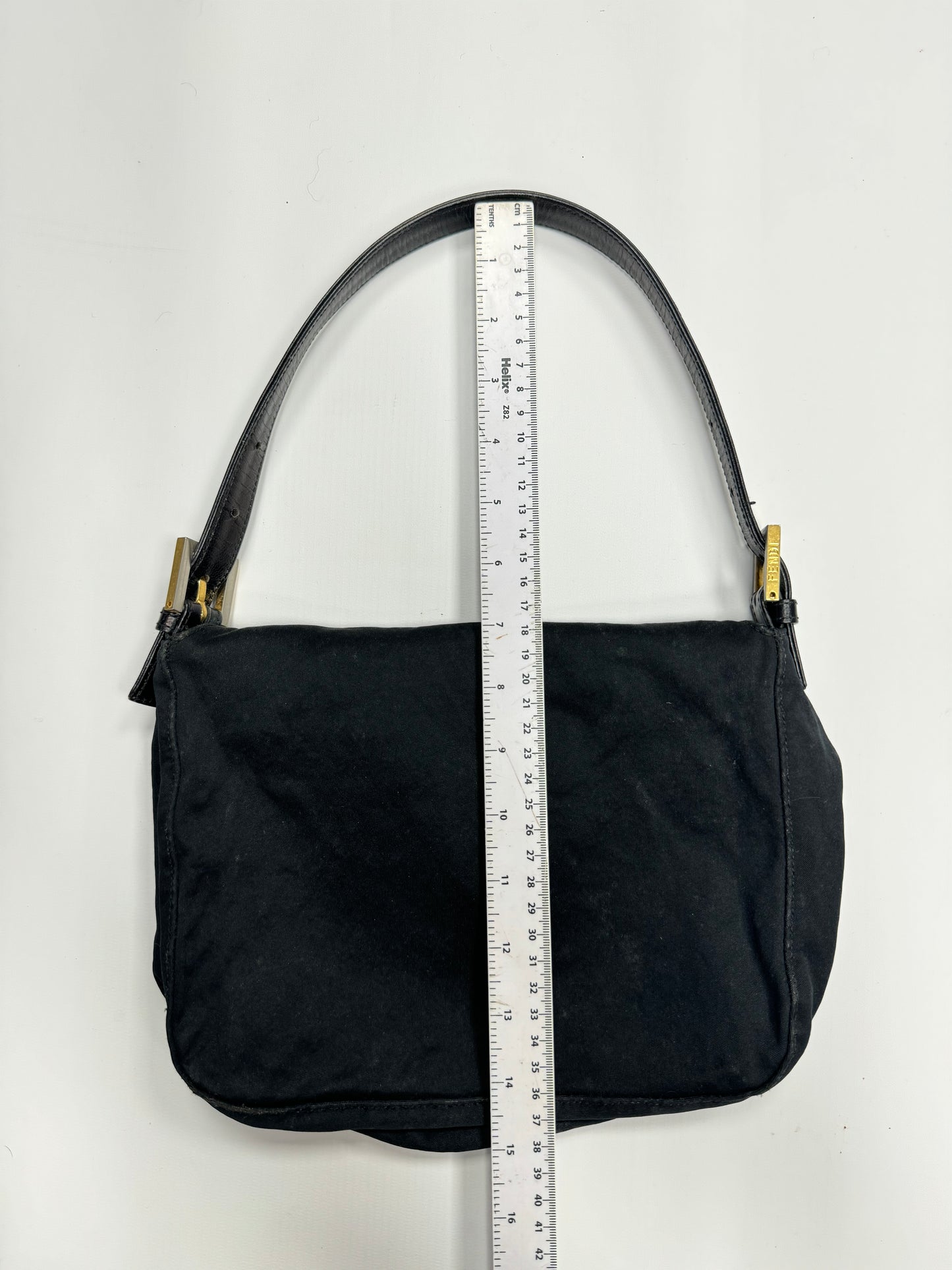 Fendi mamma baguette shoulder bag (OS)