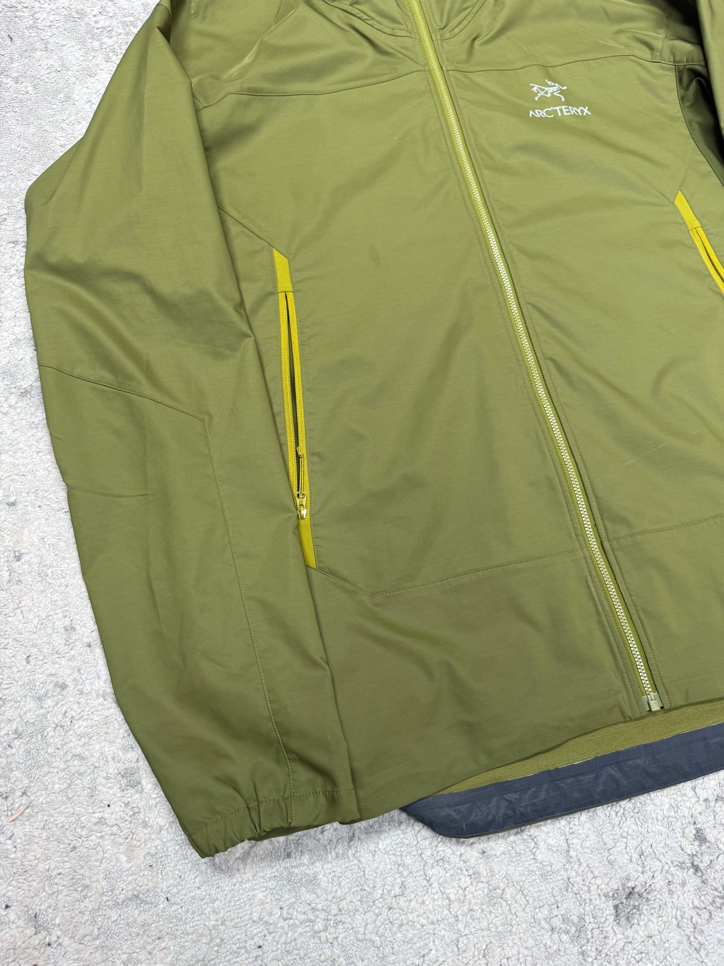 Arcteryx tenquille hooded jacket (XL)