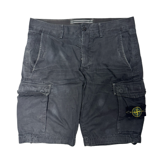 Stone island cargo shorts (32W)