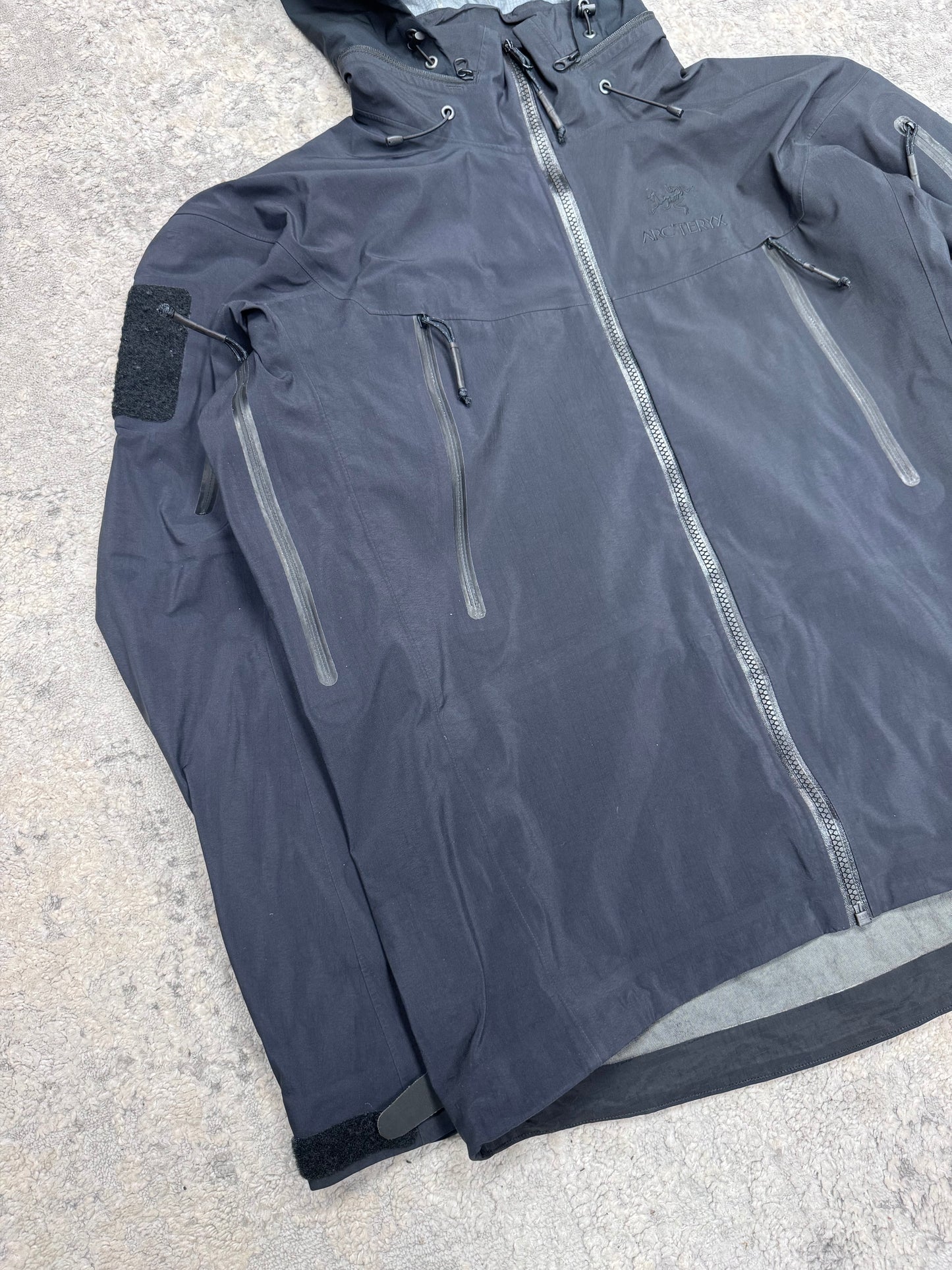 Arcteryx leaf alpha gen 2 (M)