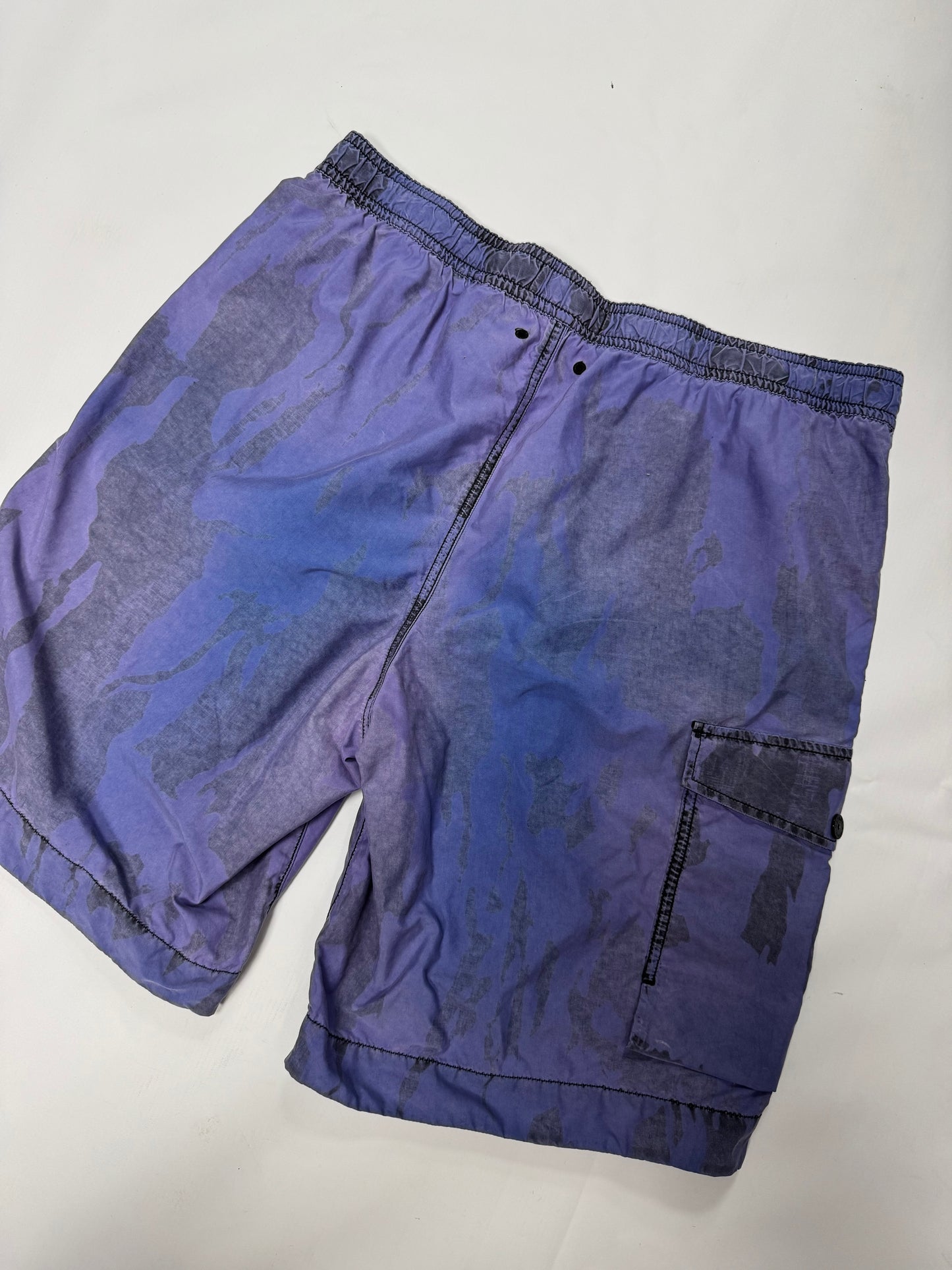 Stone island camo shorts (L)