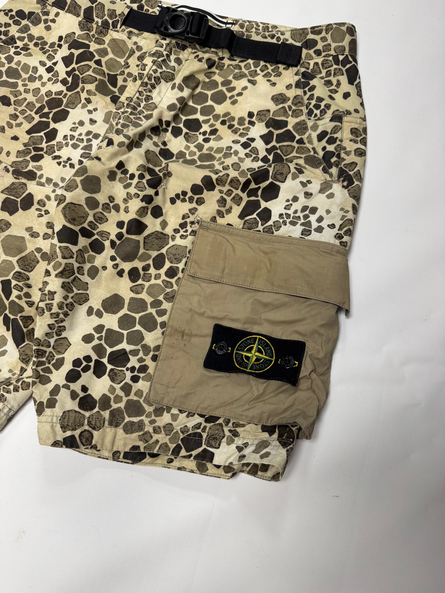 Stone island alligator camo shorts (W32)