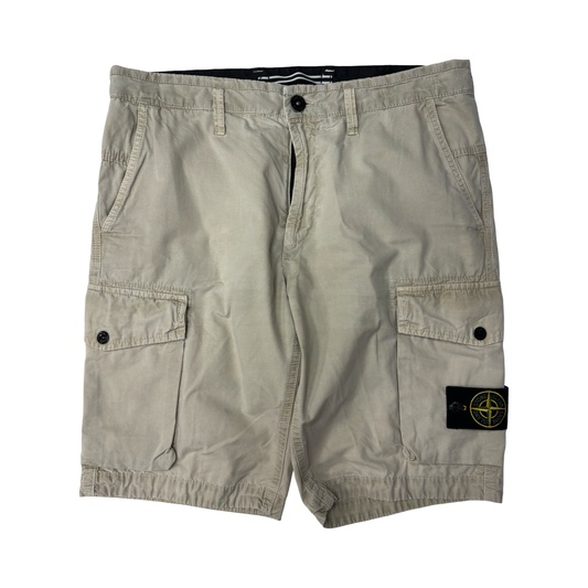 Stone island cargo shorts (32W)