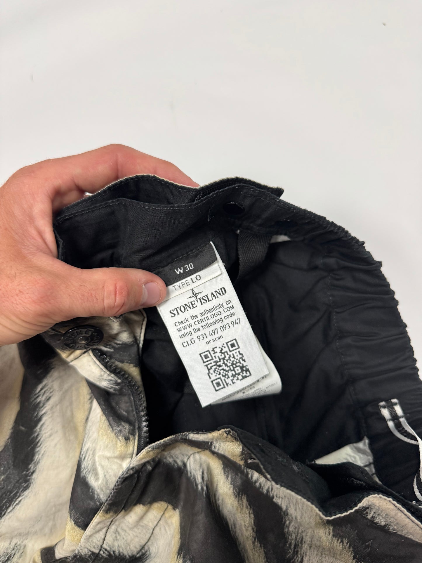 Stone island white tiger camo shorts (W30)