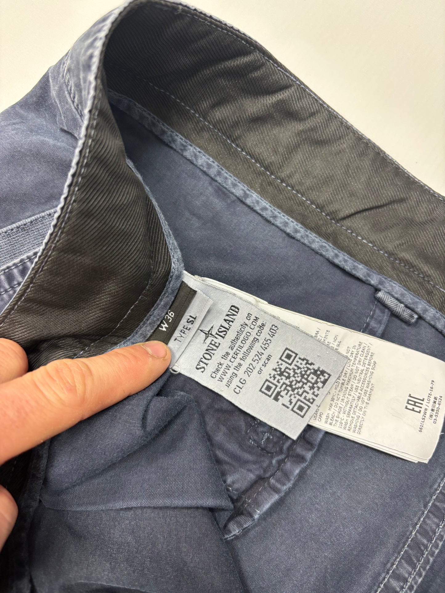 Stone island cargo shorts (36W)