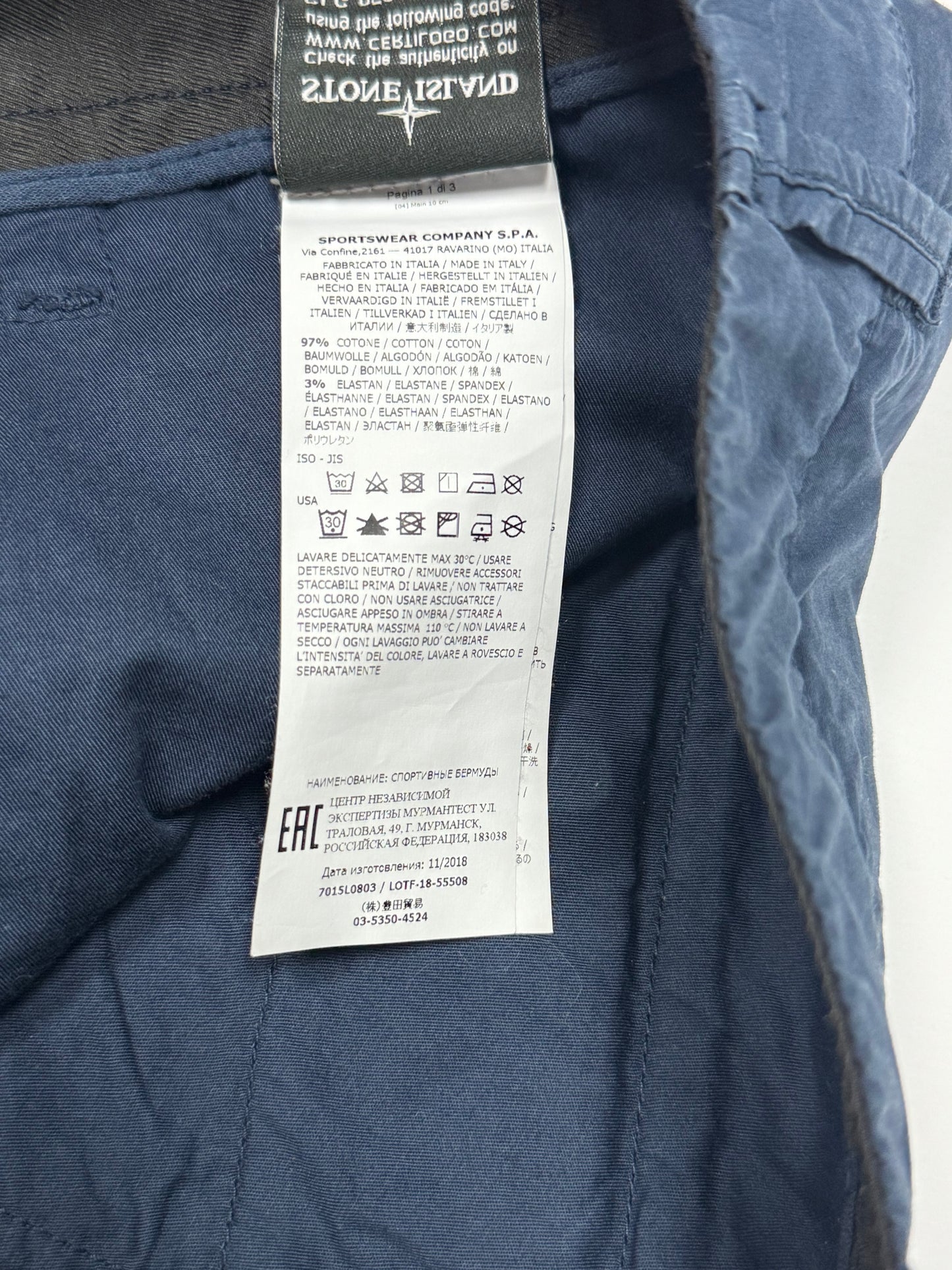 Stone island cargo shorts (32W)