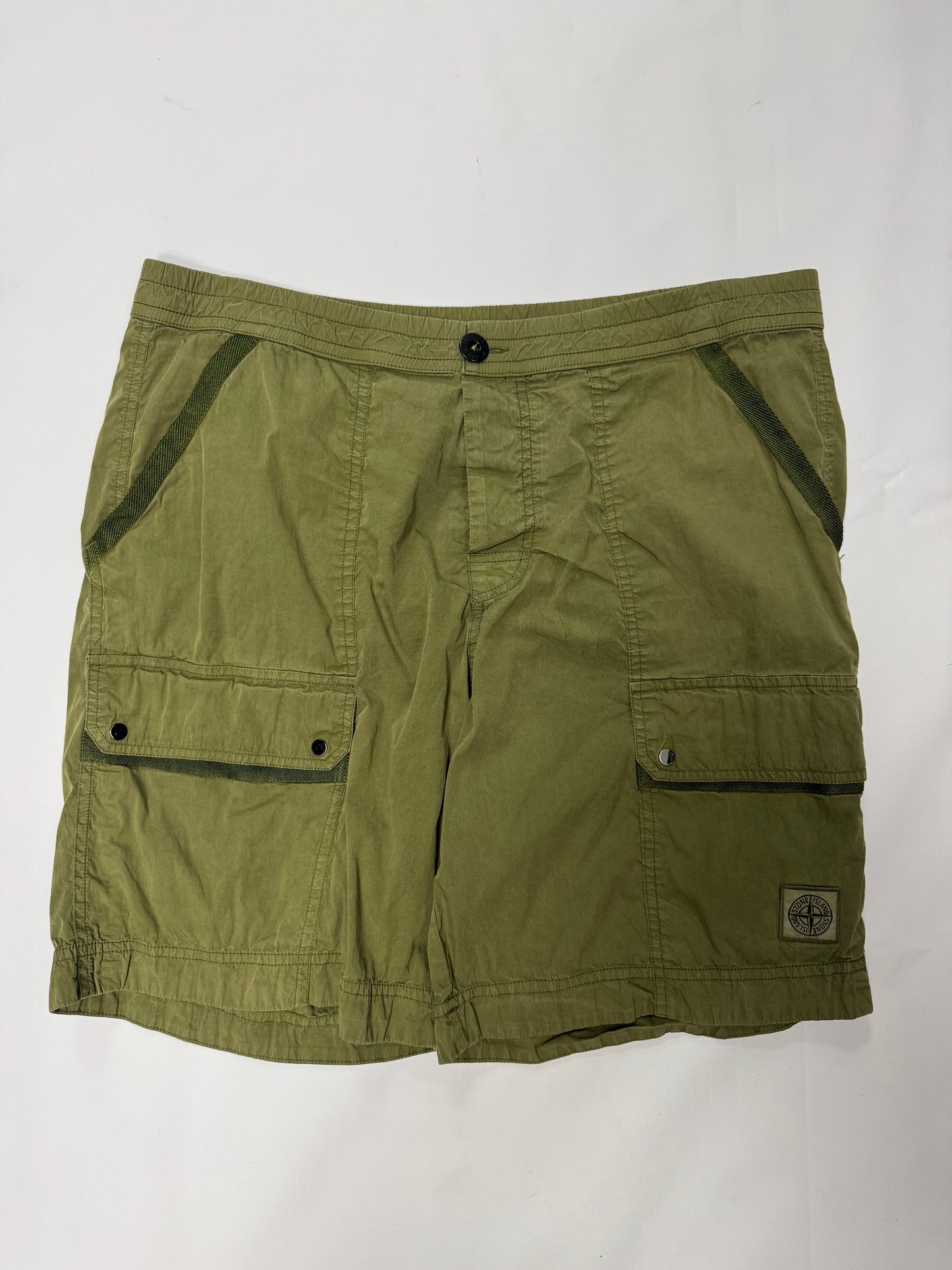 Stone island shorts (L)