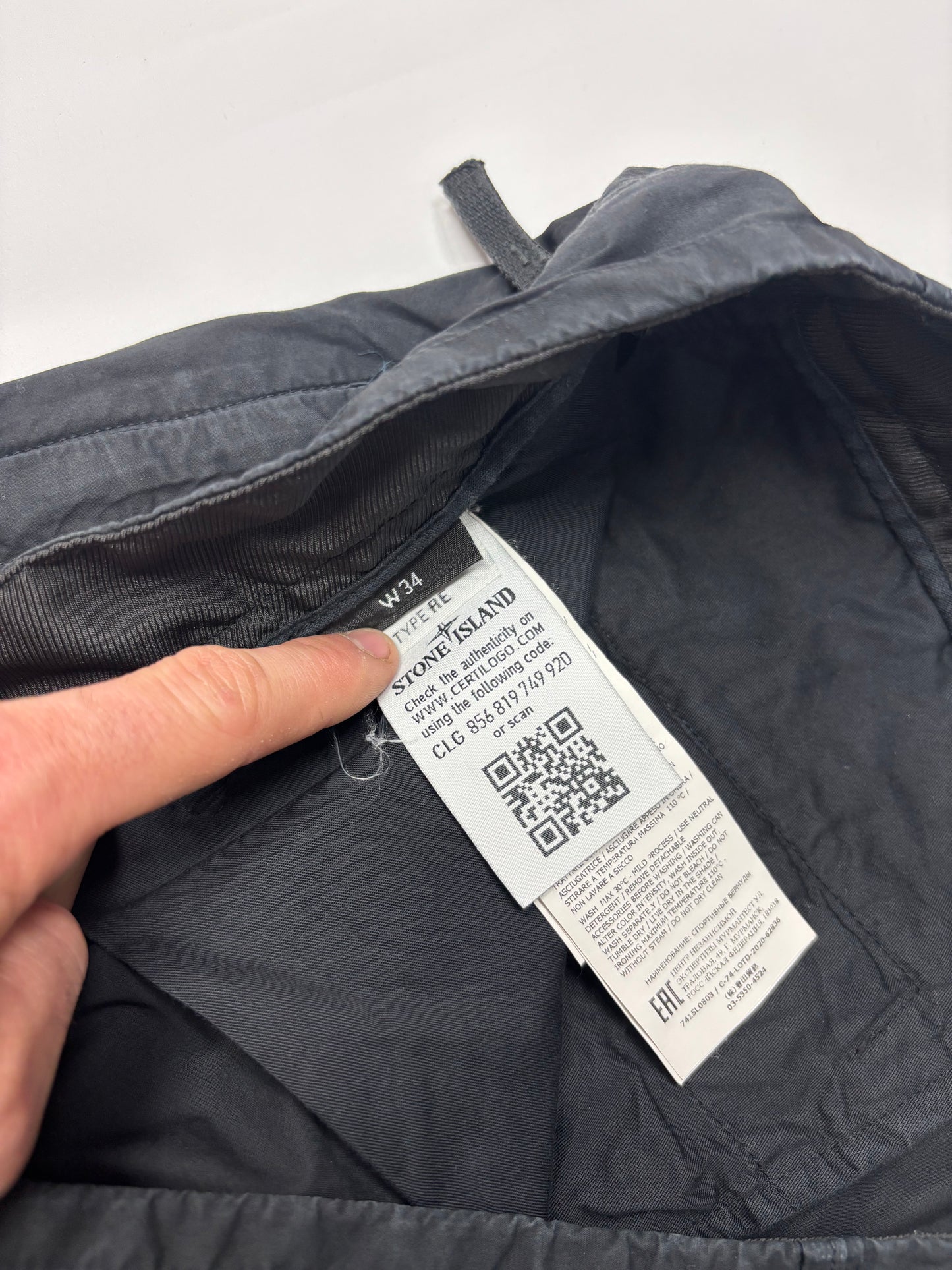 Stone island cargo shorts (34W)