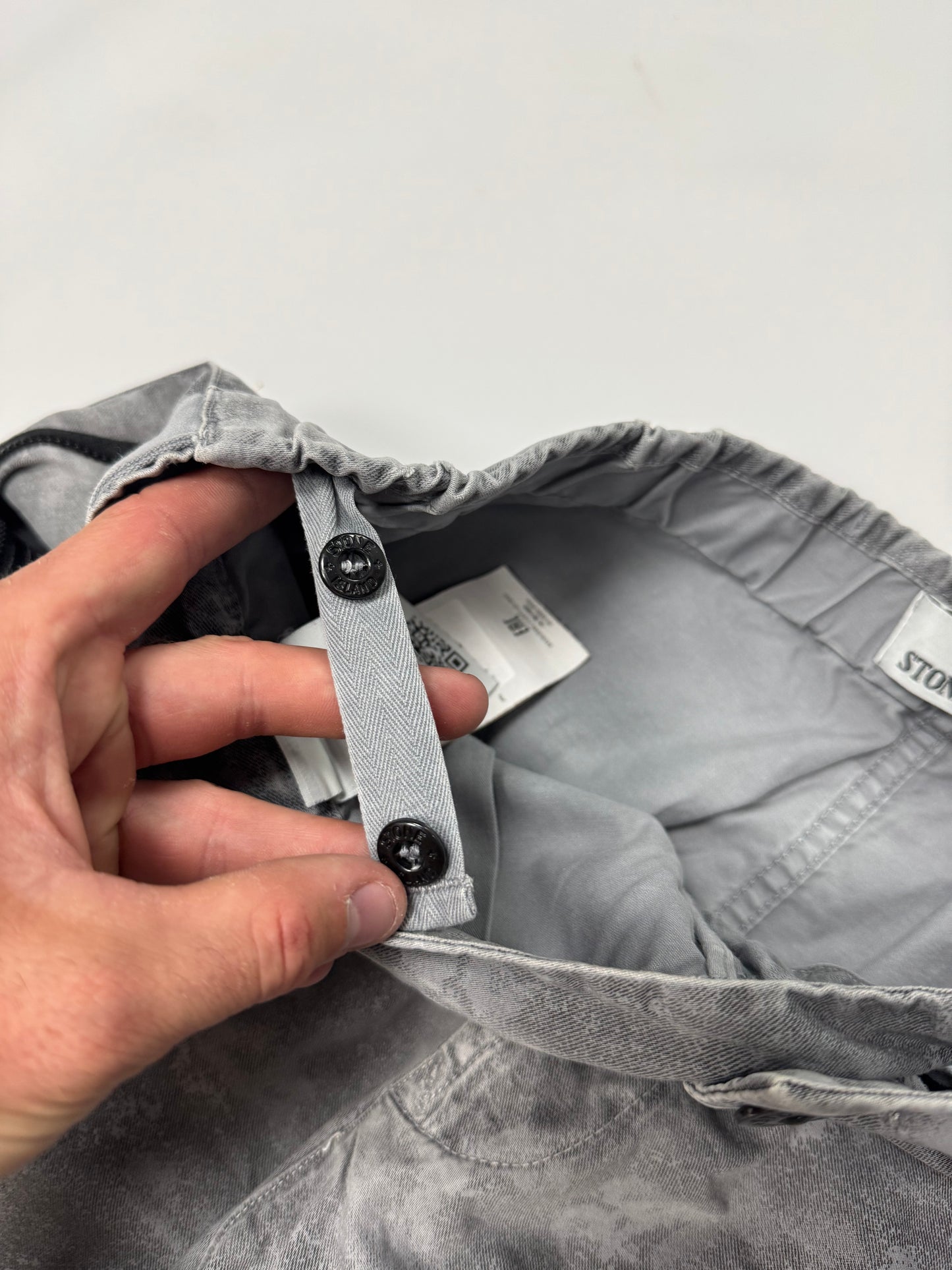 Stone island camo cargo shorts (w34)