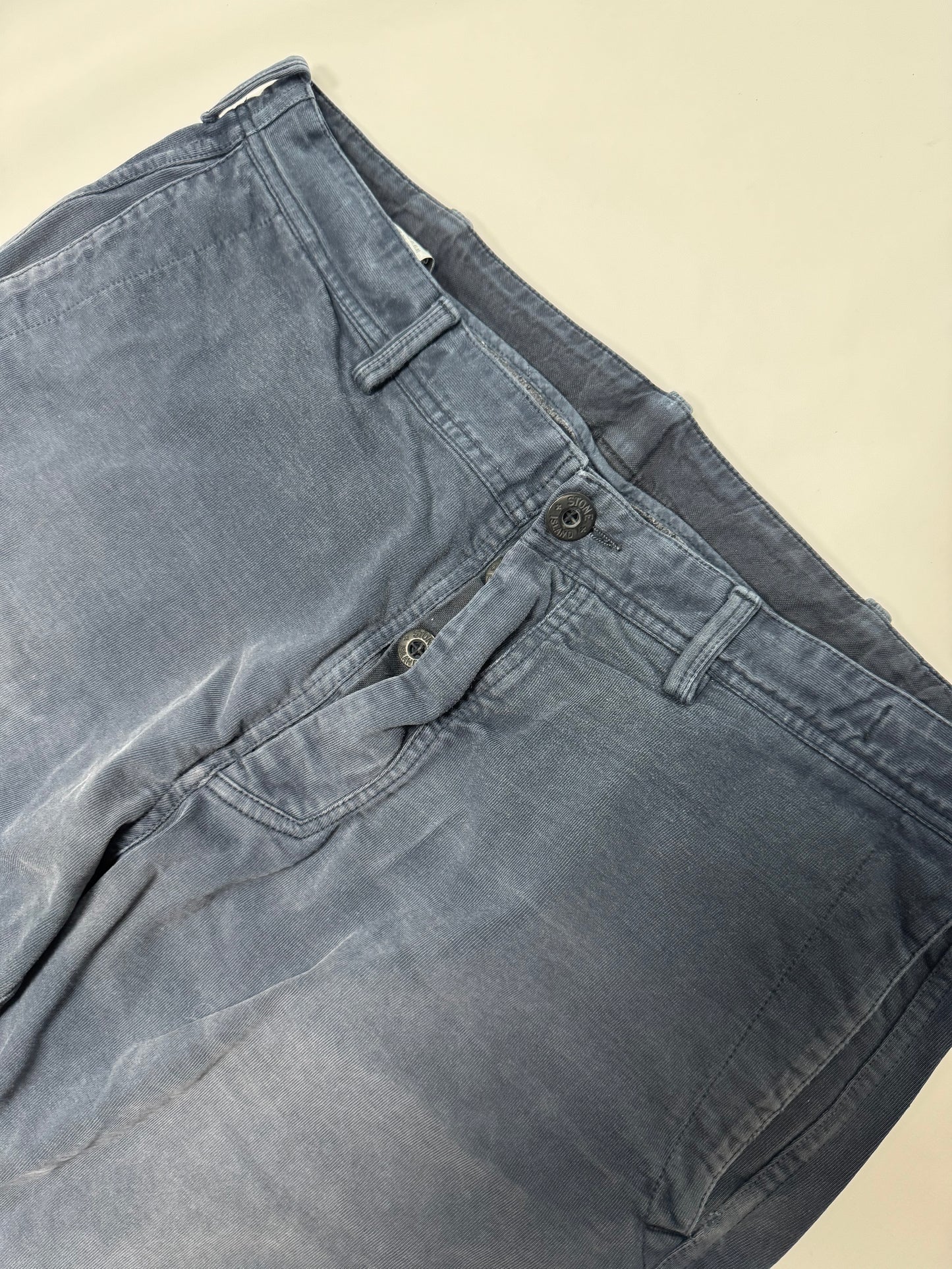 Stone island marina cargo shorts (36W)
