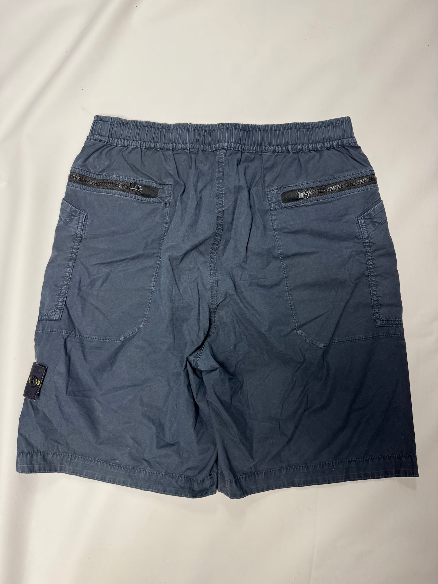 Stone island cargo shorts (W32)