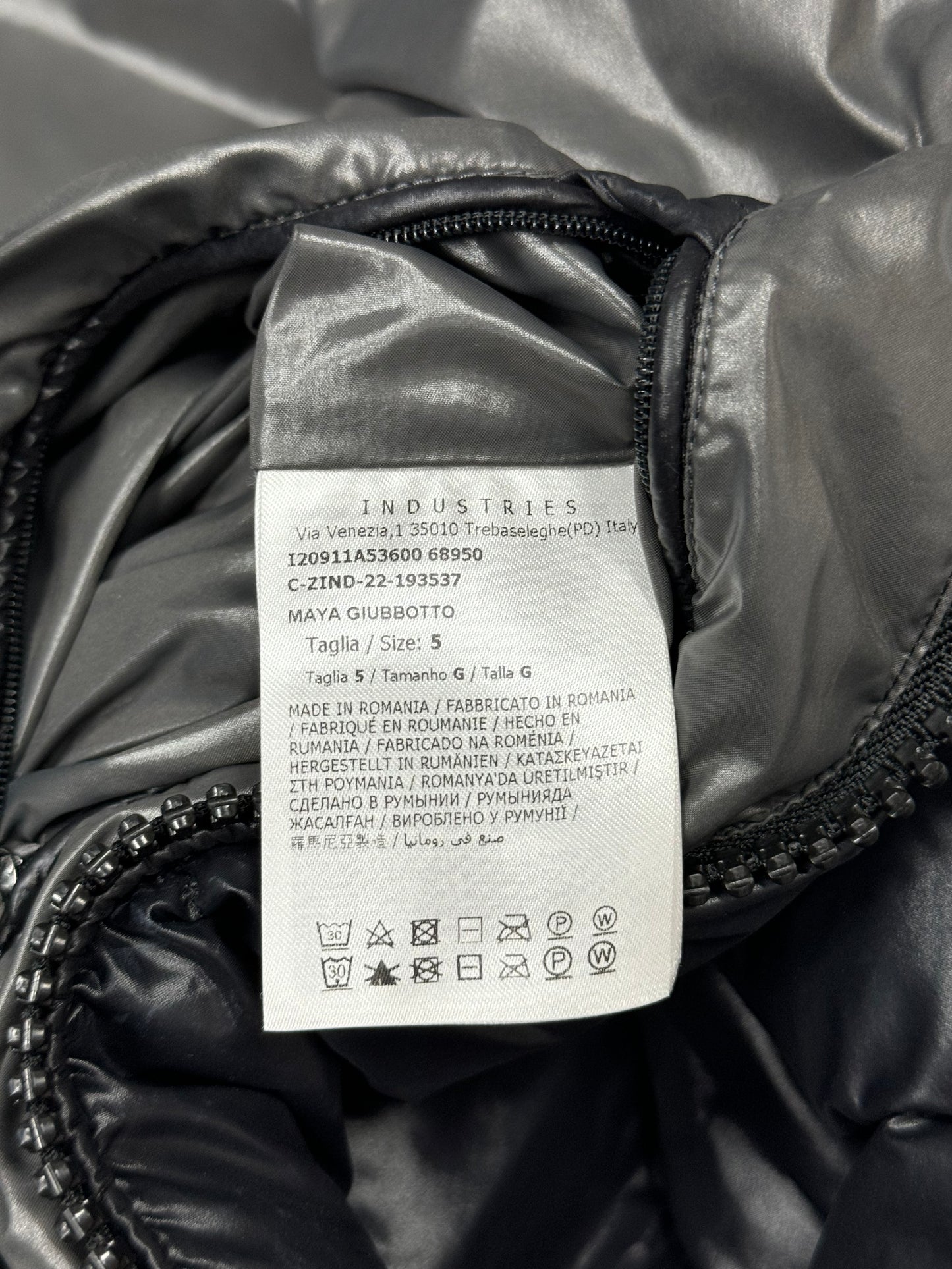 Moncler maya jacket (XL)