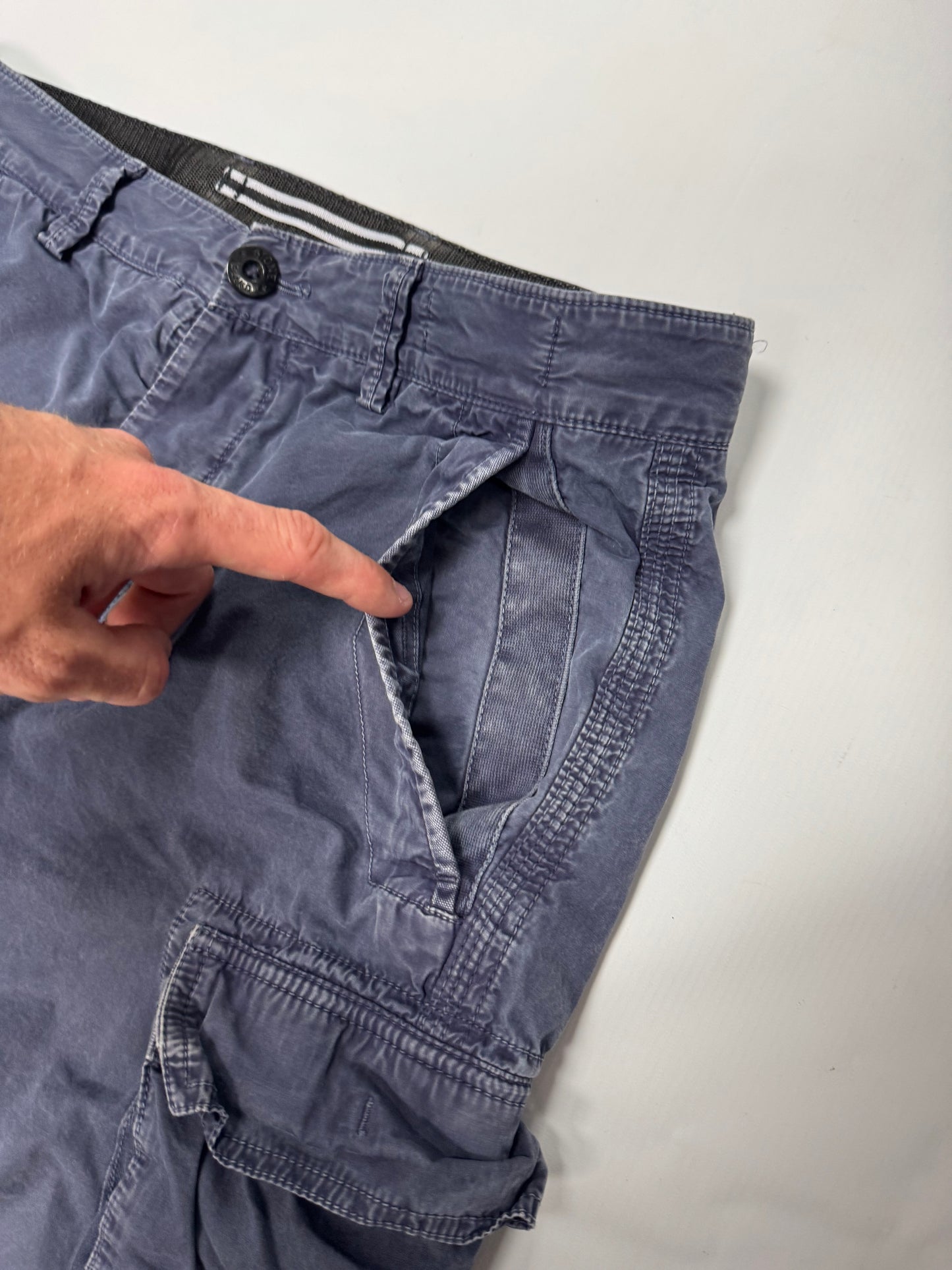 Stone island cargo shorts (30W)