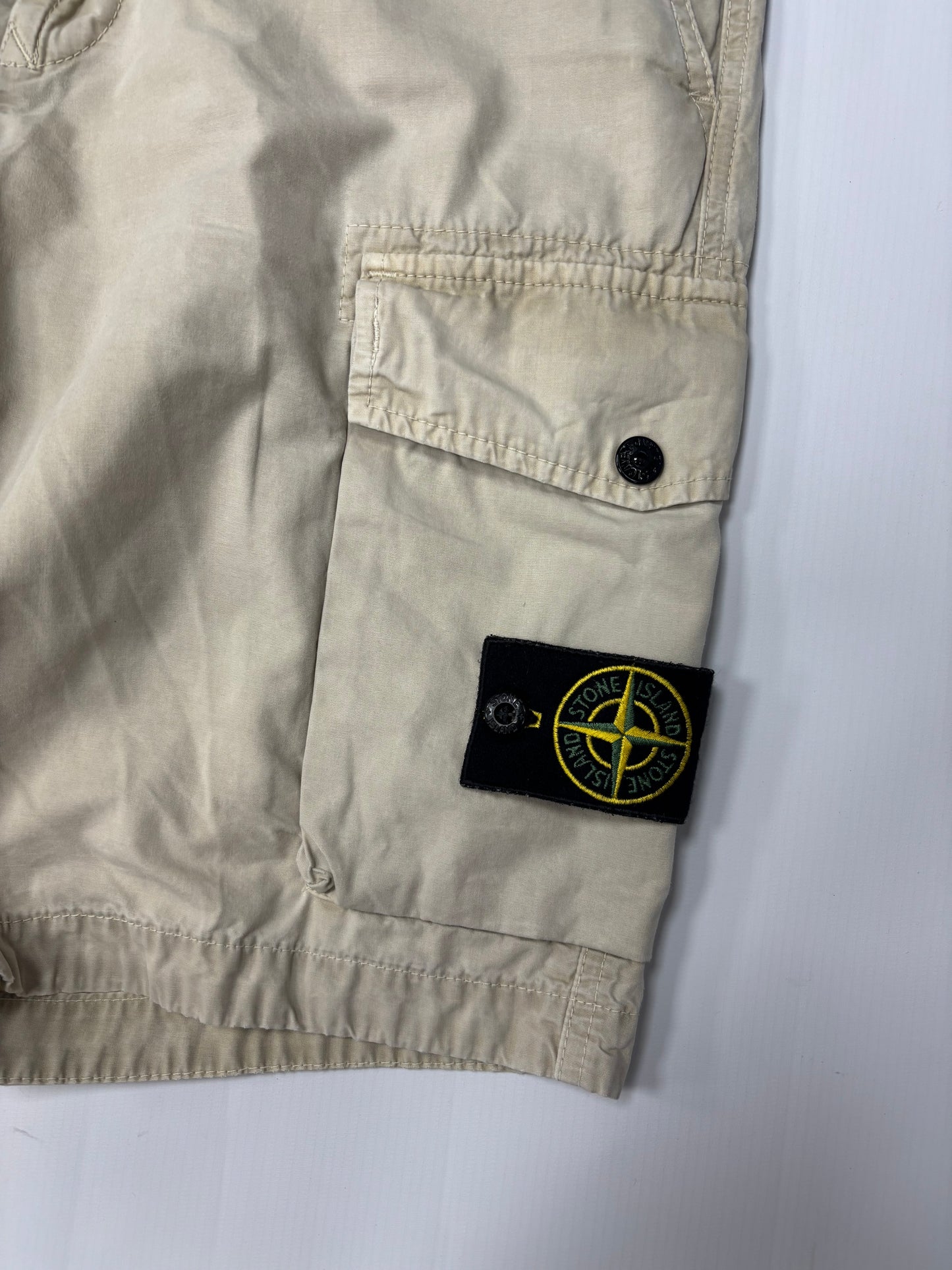 Stone island cargo shorts (32W)