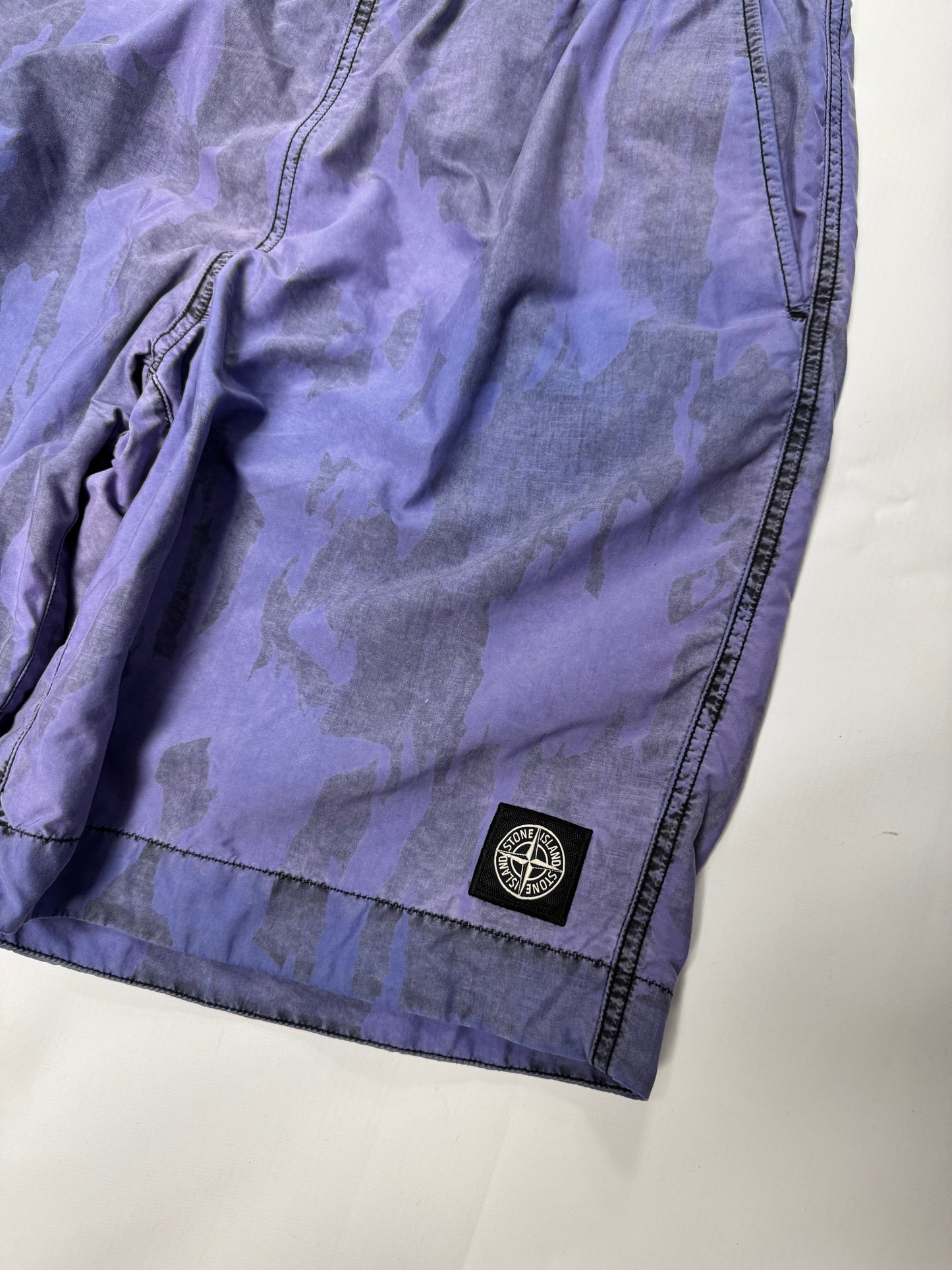 Stone island camo shorts (L)