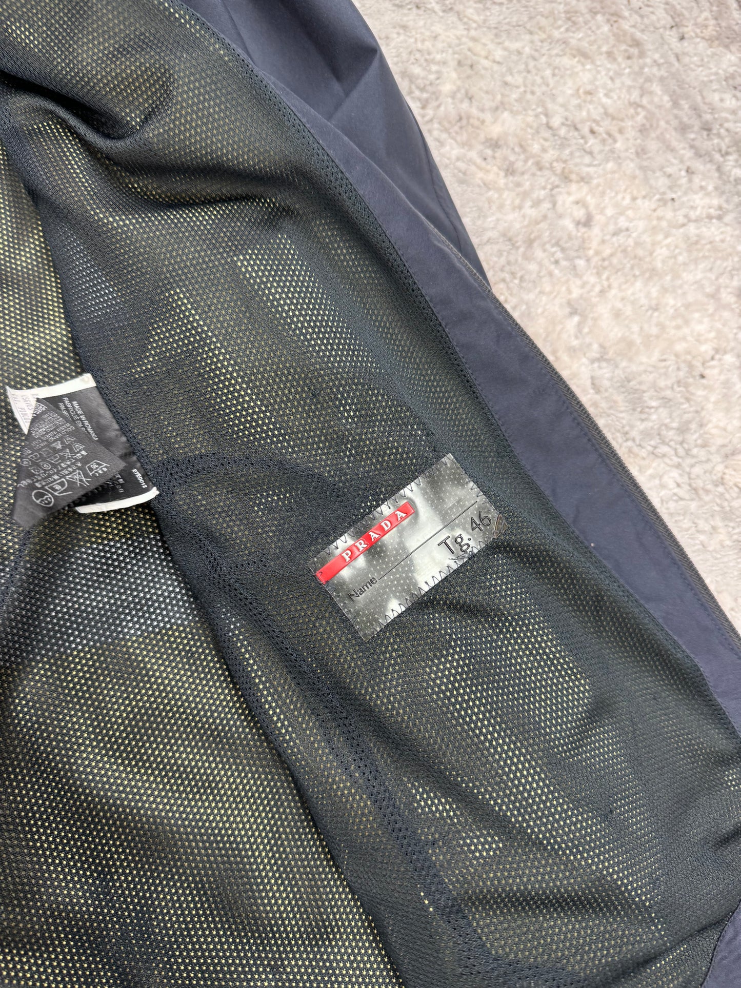 Prada sport goretex jacket (M)