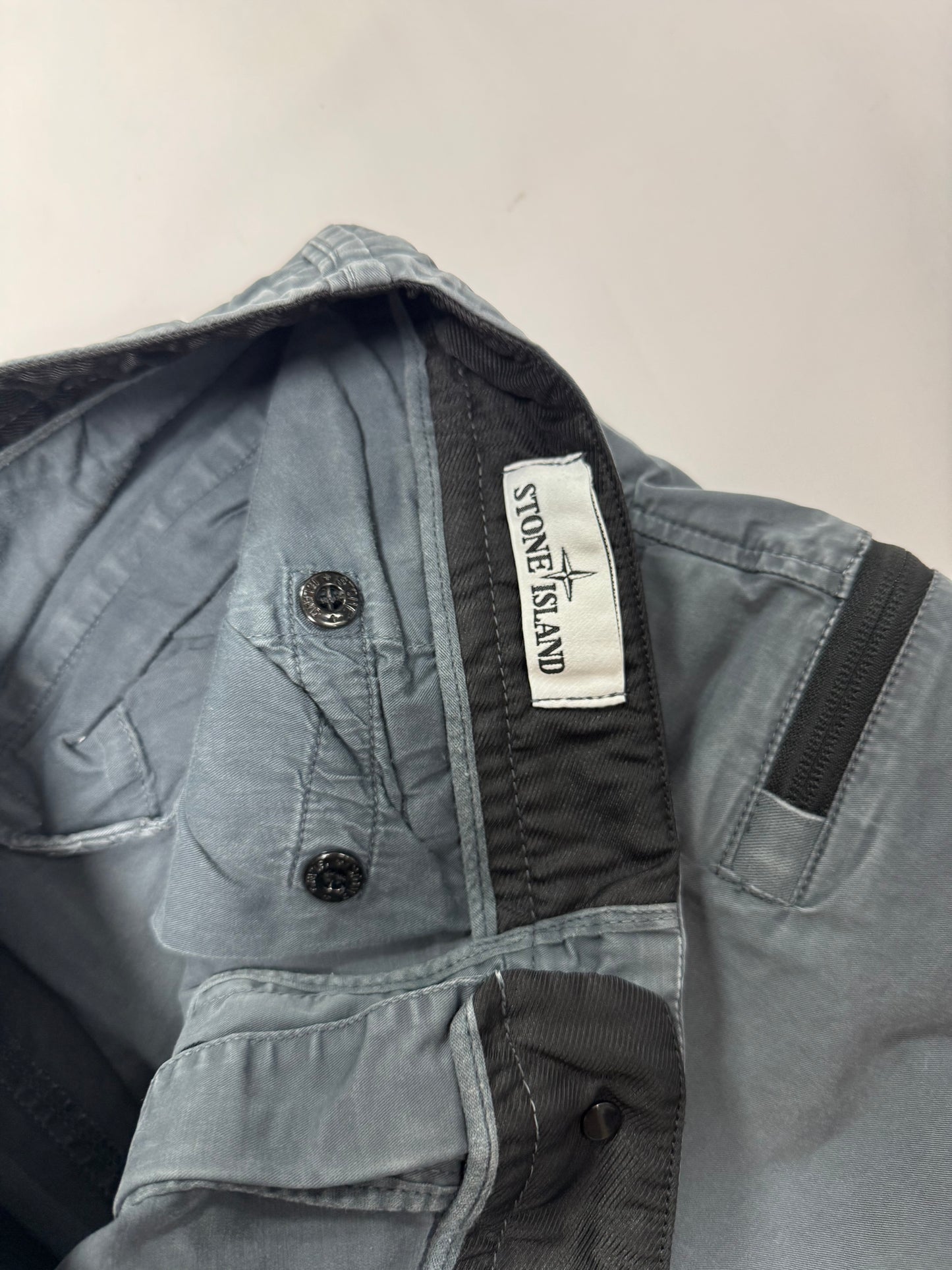 Stone island cargo shorts (32w)