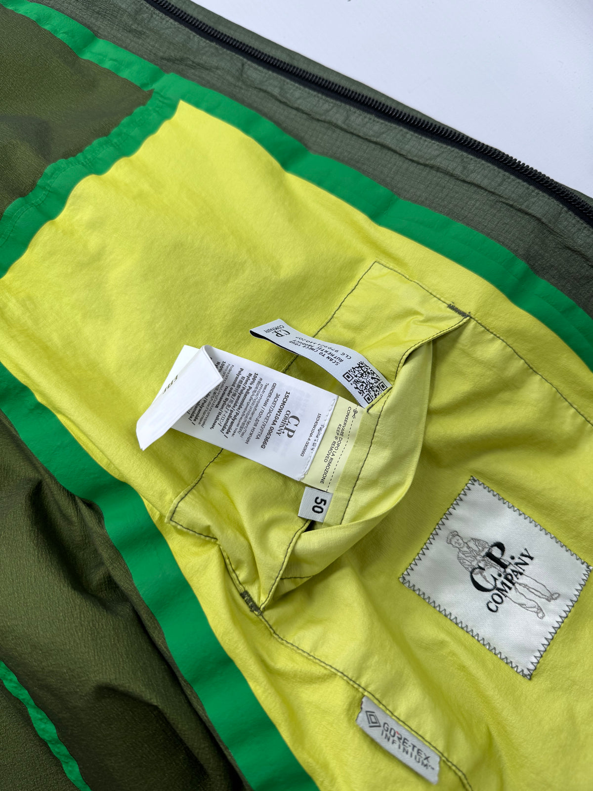 Cp company goretex jacket (L)