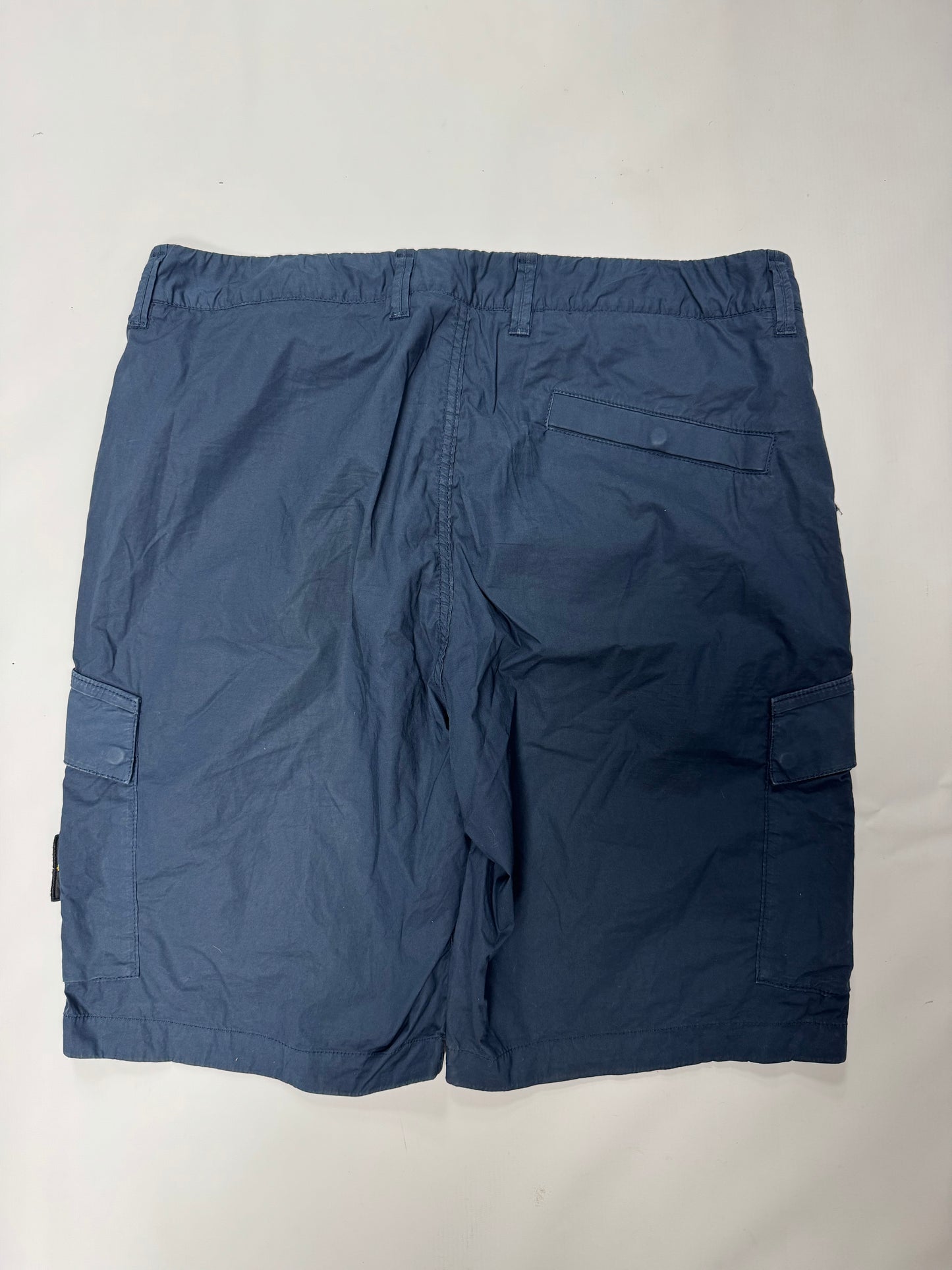Stone island cargo shorts (32W)