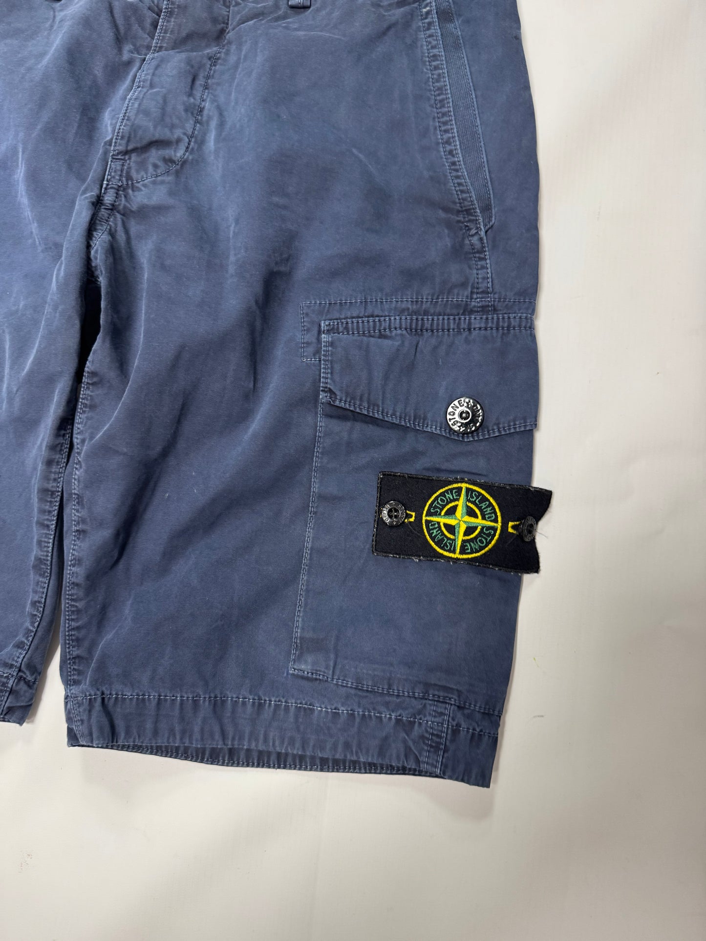 Stone island cargo shorts (W30)