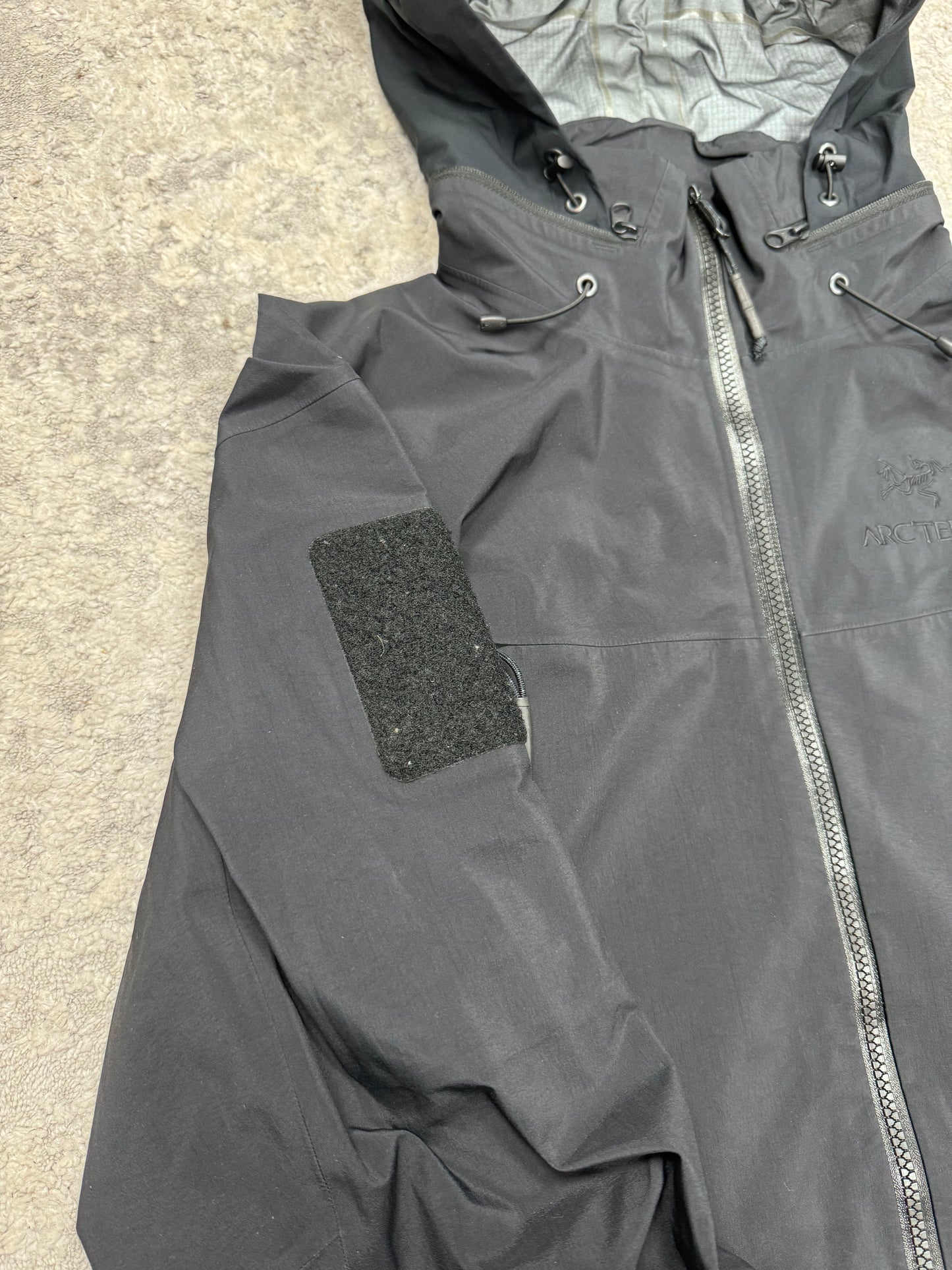 Arcteryx leaf alpha gen 2 (M)