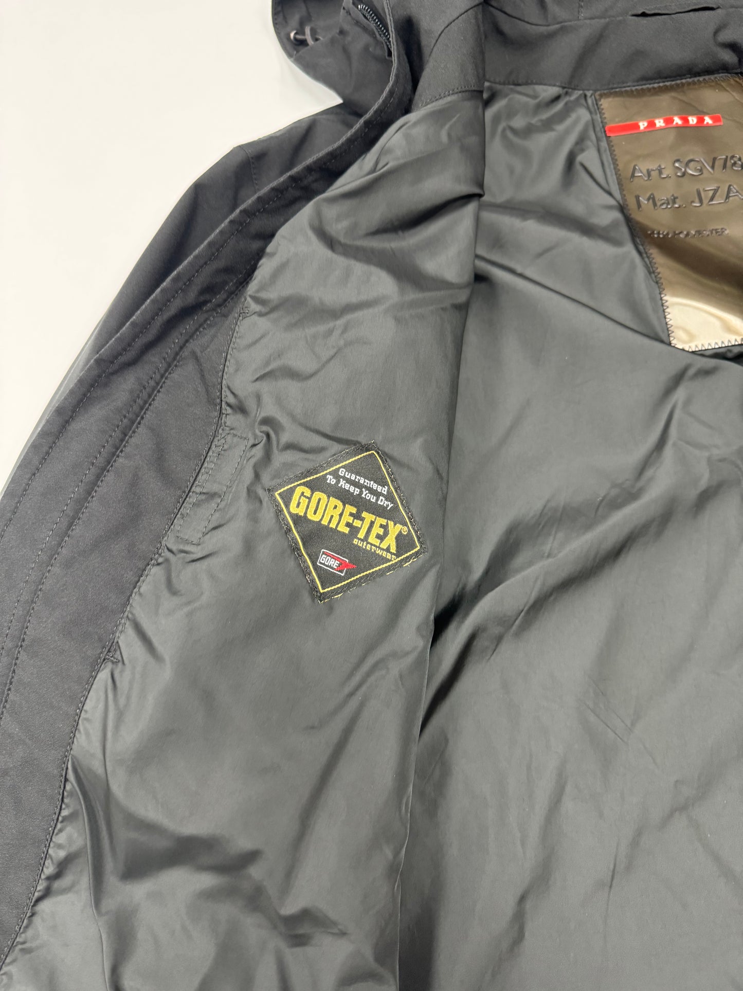 Prada sport goretex jacket (L)