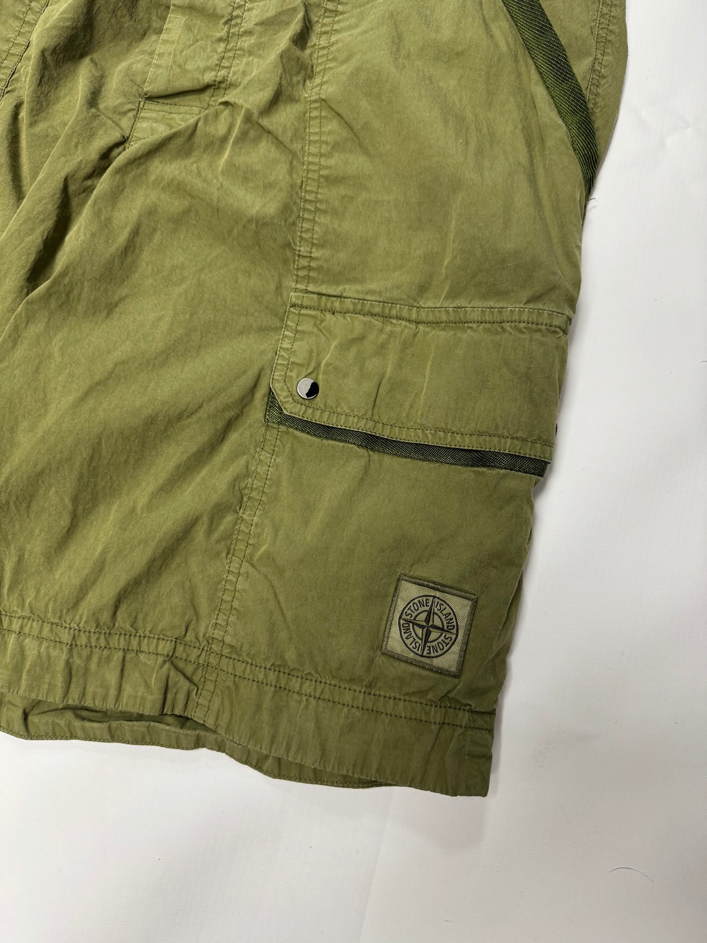 Stone island shorts (L)