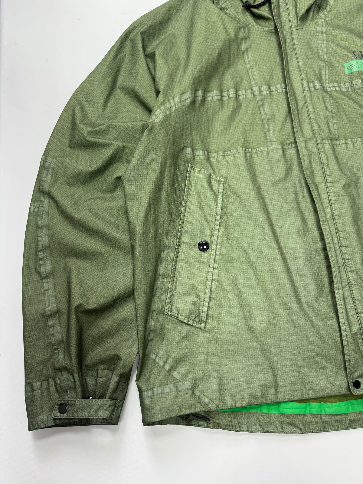 Cp company goretex jacket (L)