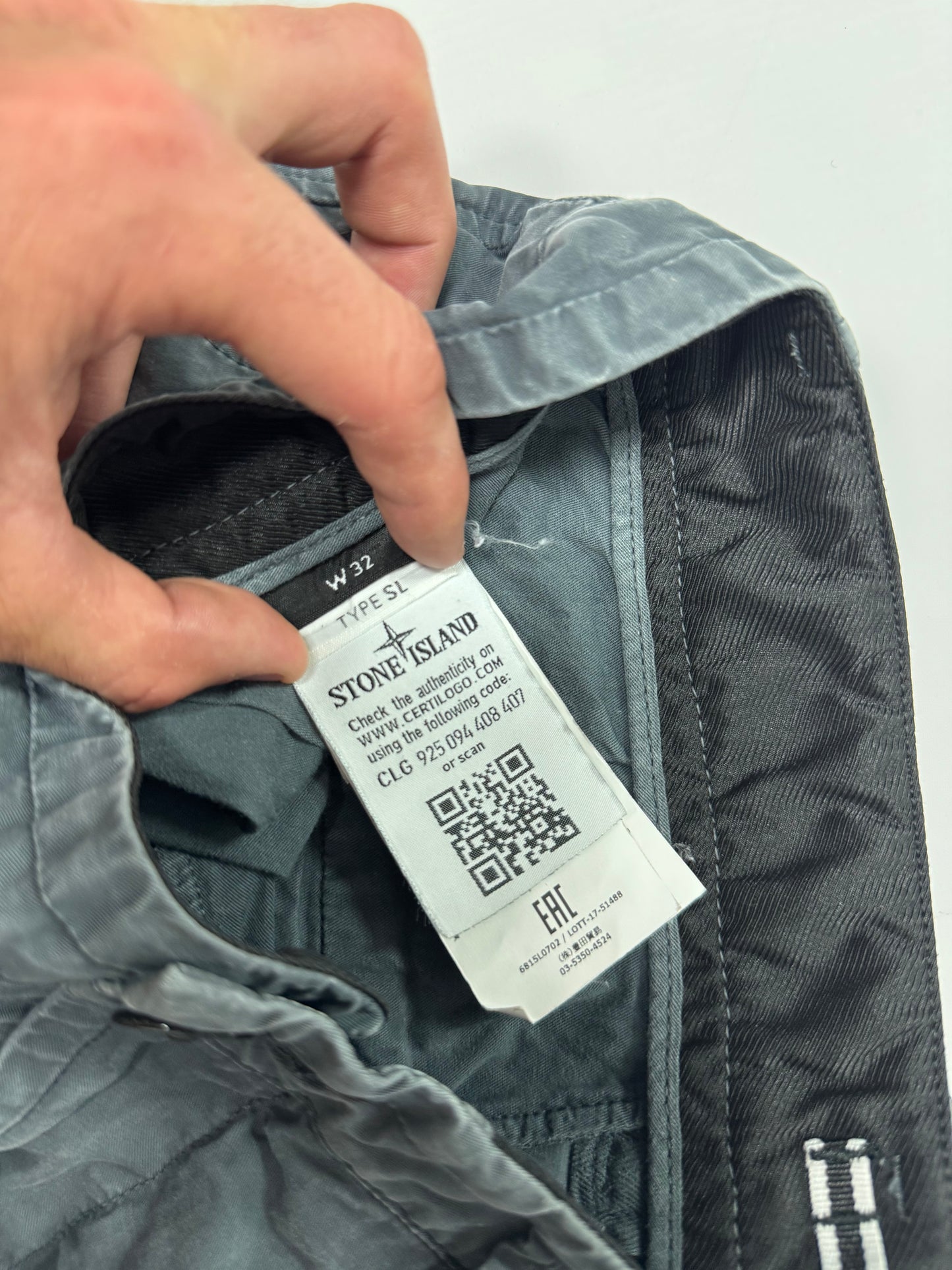 Stone island cargo shorts (32w)
