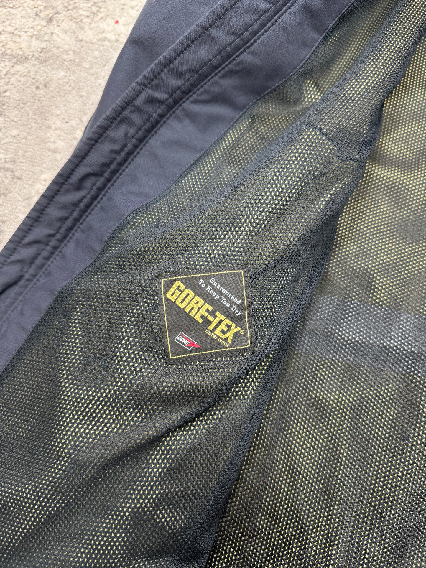 Prada sport goretex jacket (M)